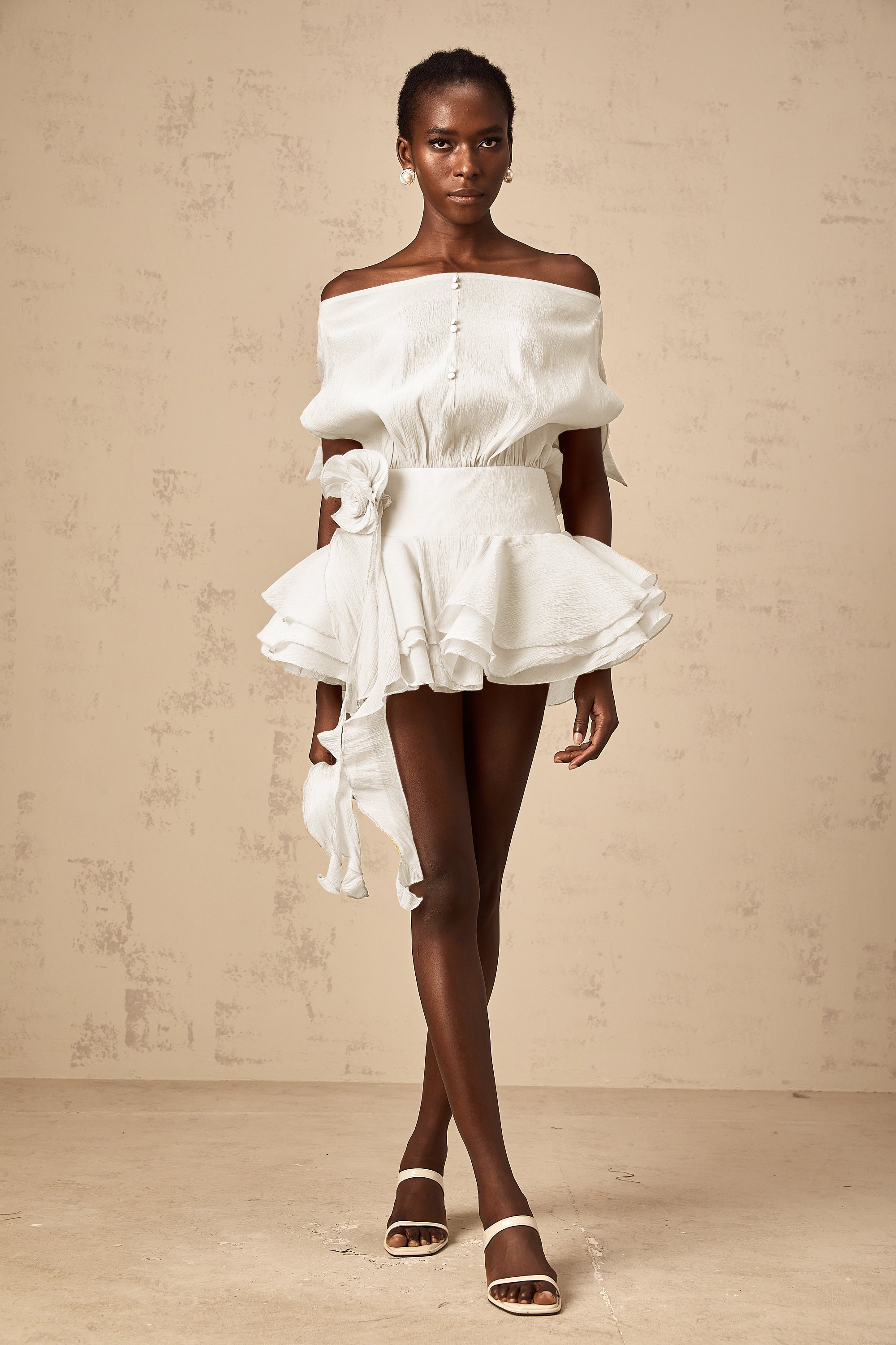 Amélie Minikleid mit Volant und Blumenapplikation