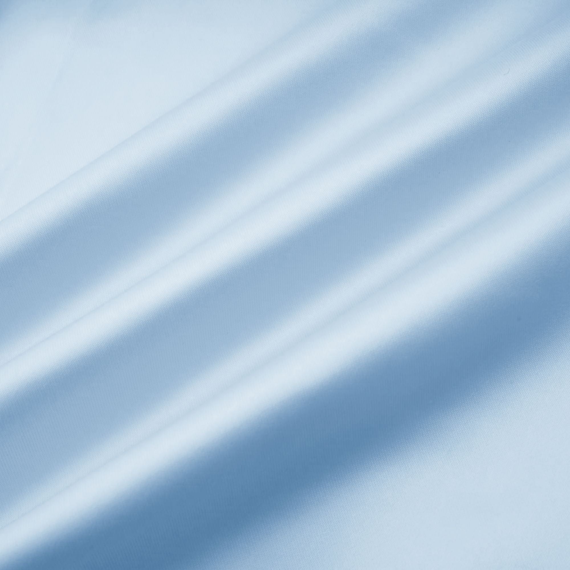 Avril – Blaues Minikleid aus Satin mit Blumenstickerei