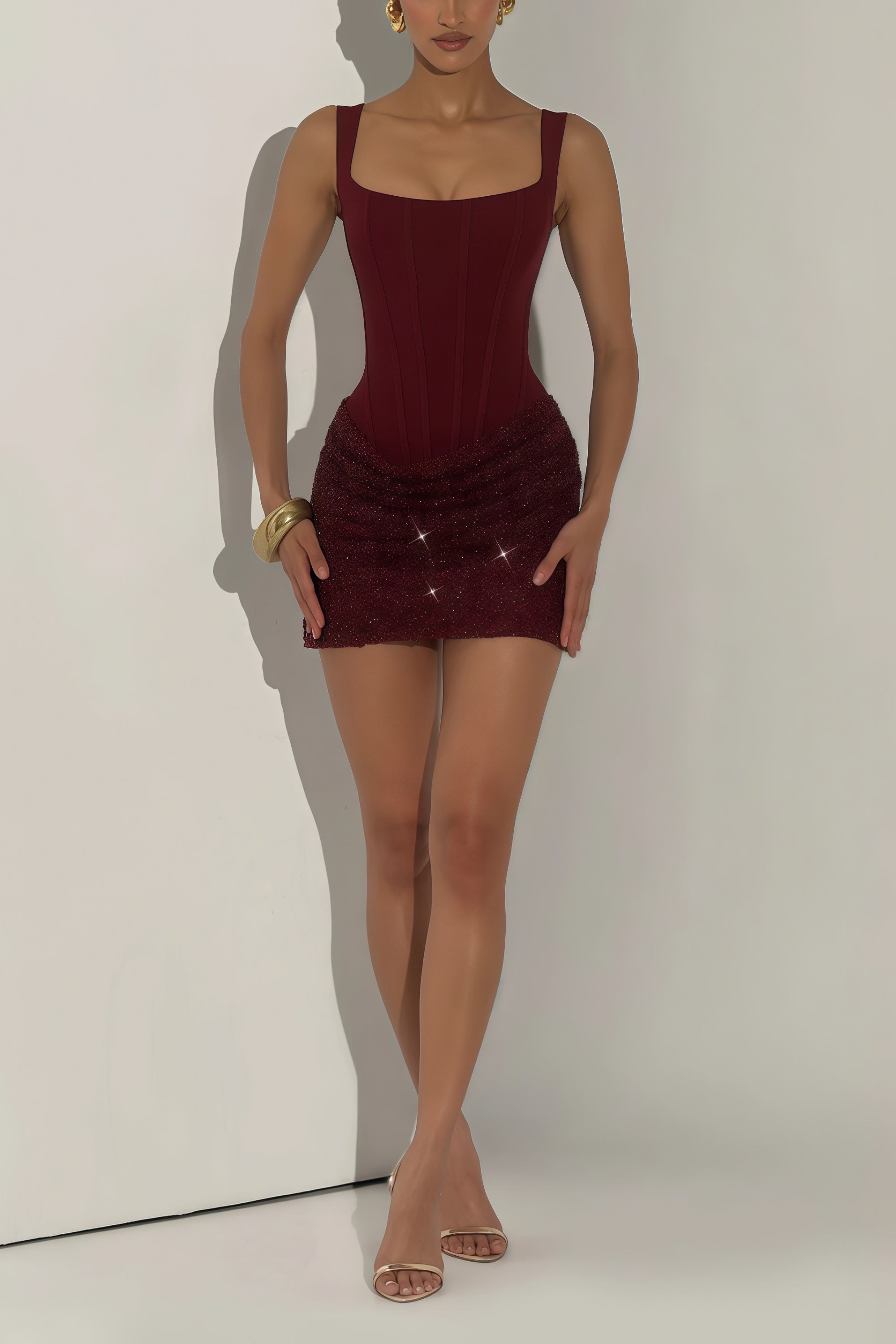 Burgunderrotes Minikleid mit Mieder mit Stäbchen