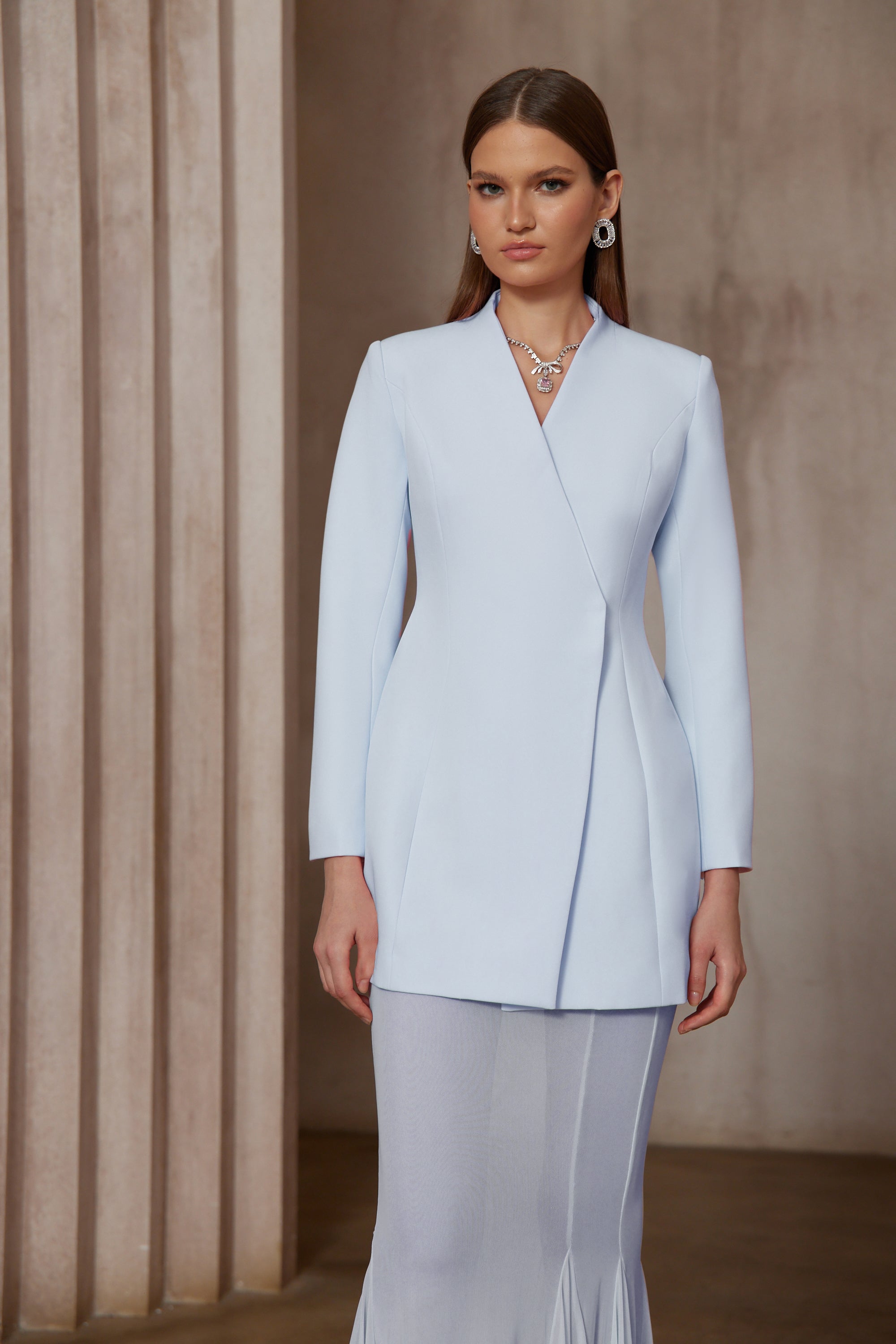 طقم جاكيت وتنورة بتصميم برميل إينورا