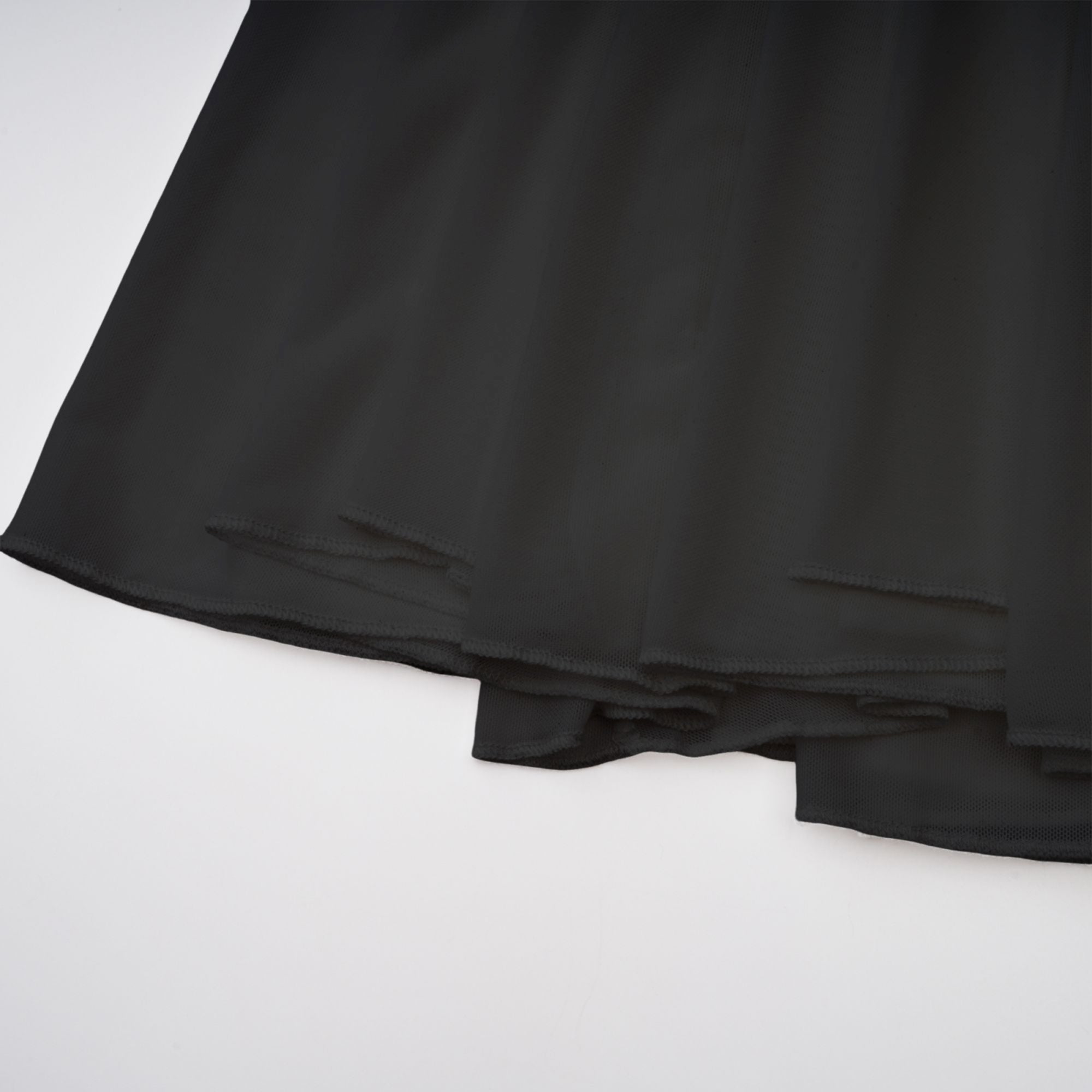 طقم جاكيت وتنورة بتصميم برميل أسود من إينورا