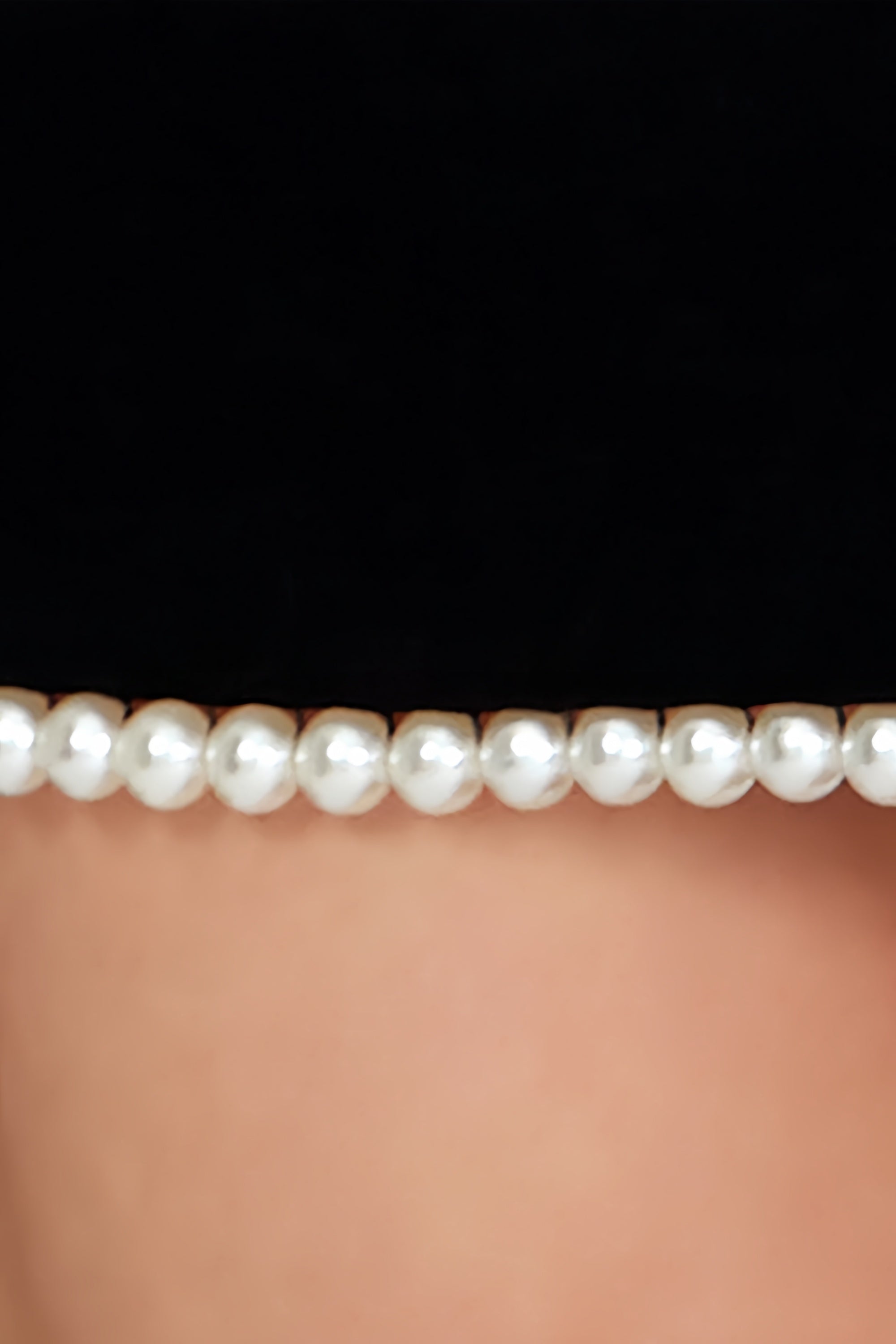 Piroska Schwarzes ärmelloses Minikleid mit Perlenbesatz