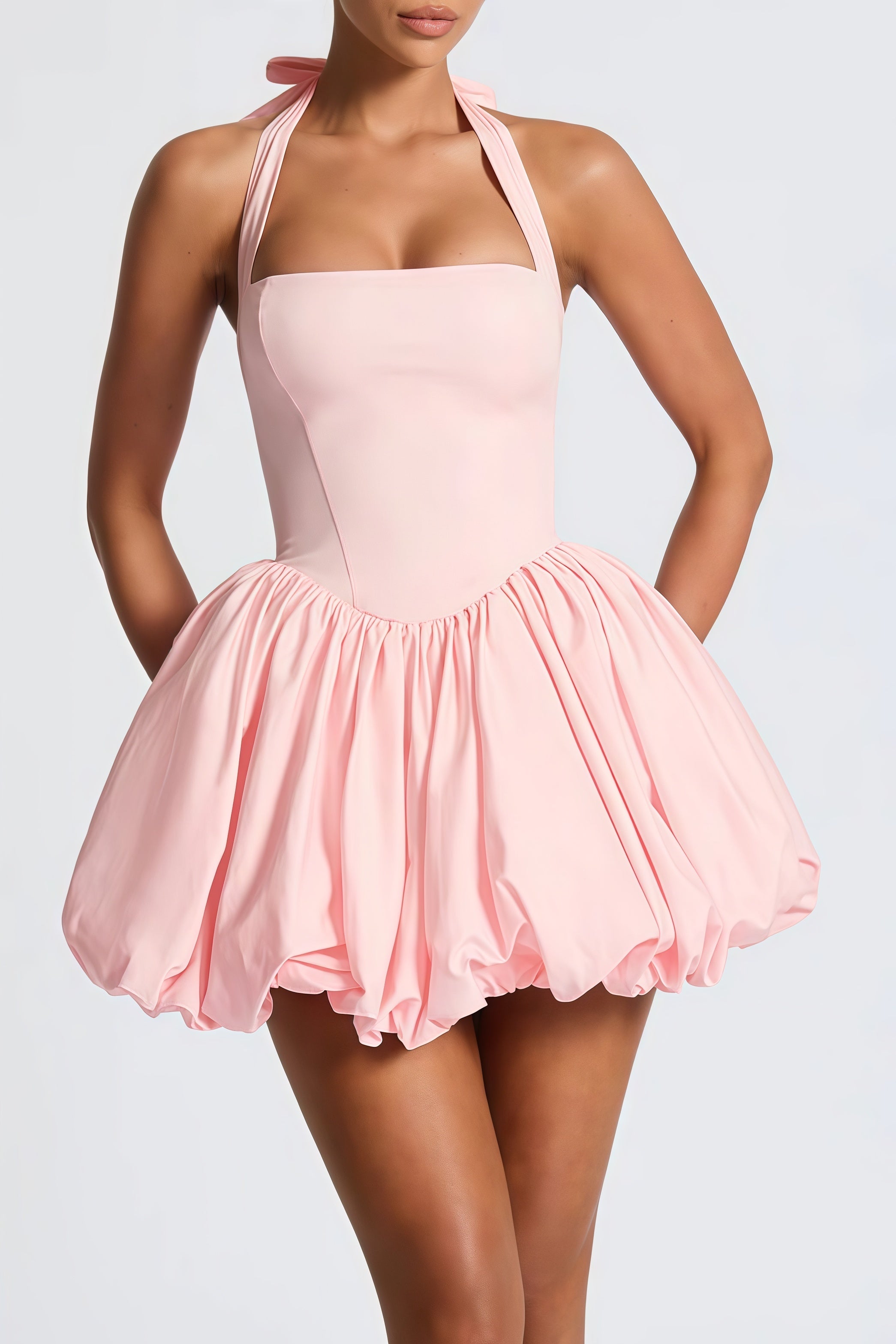 فستان أنيل الصغير ذو الأكمام المنتفخة باللون الوردي.