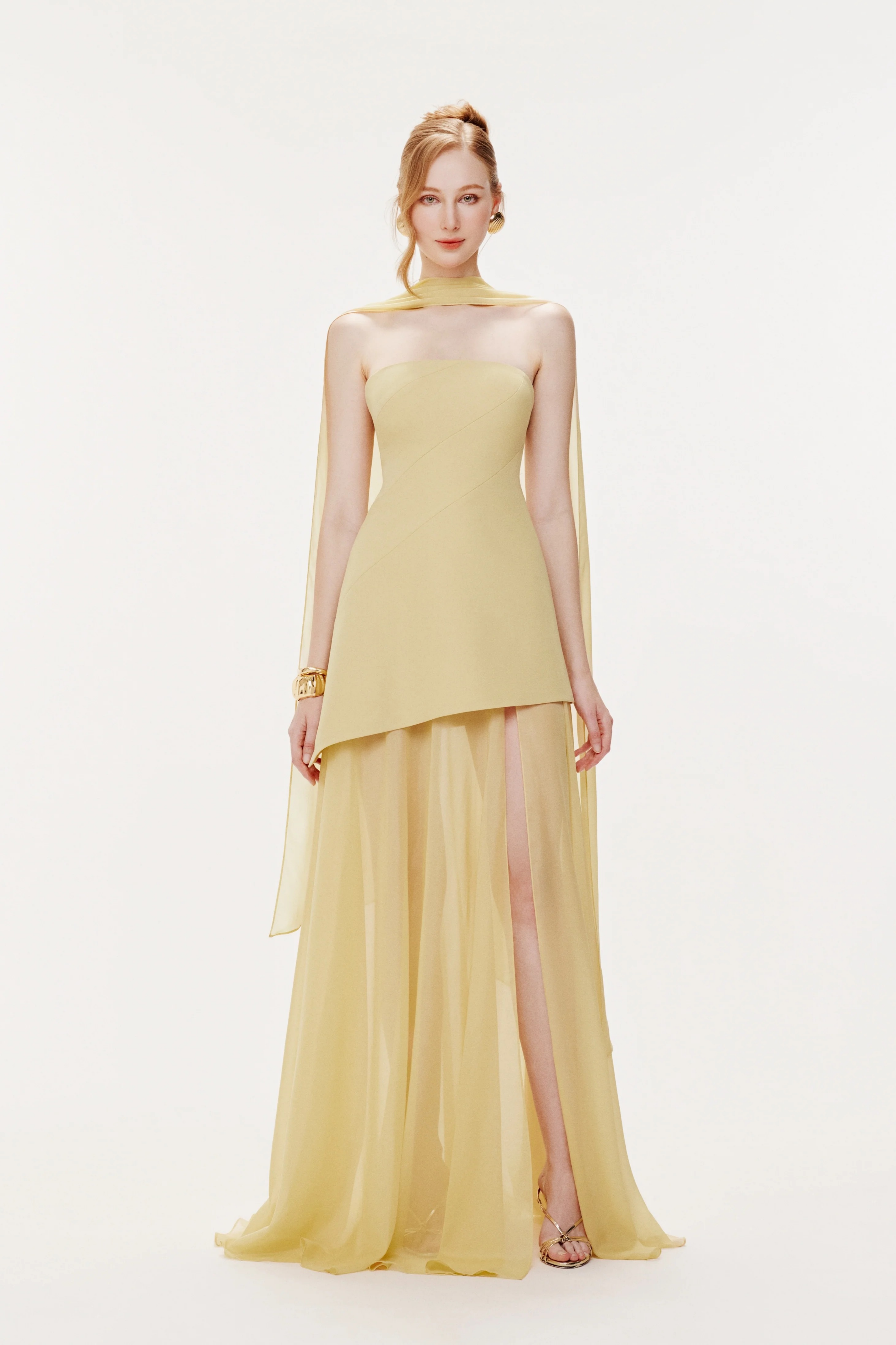 Sidonie – Gelbes, schulterfreies Maxikleid mit Einsätzen