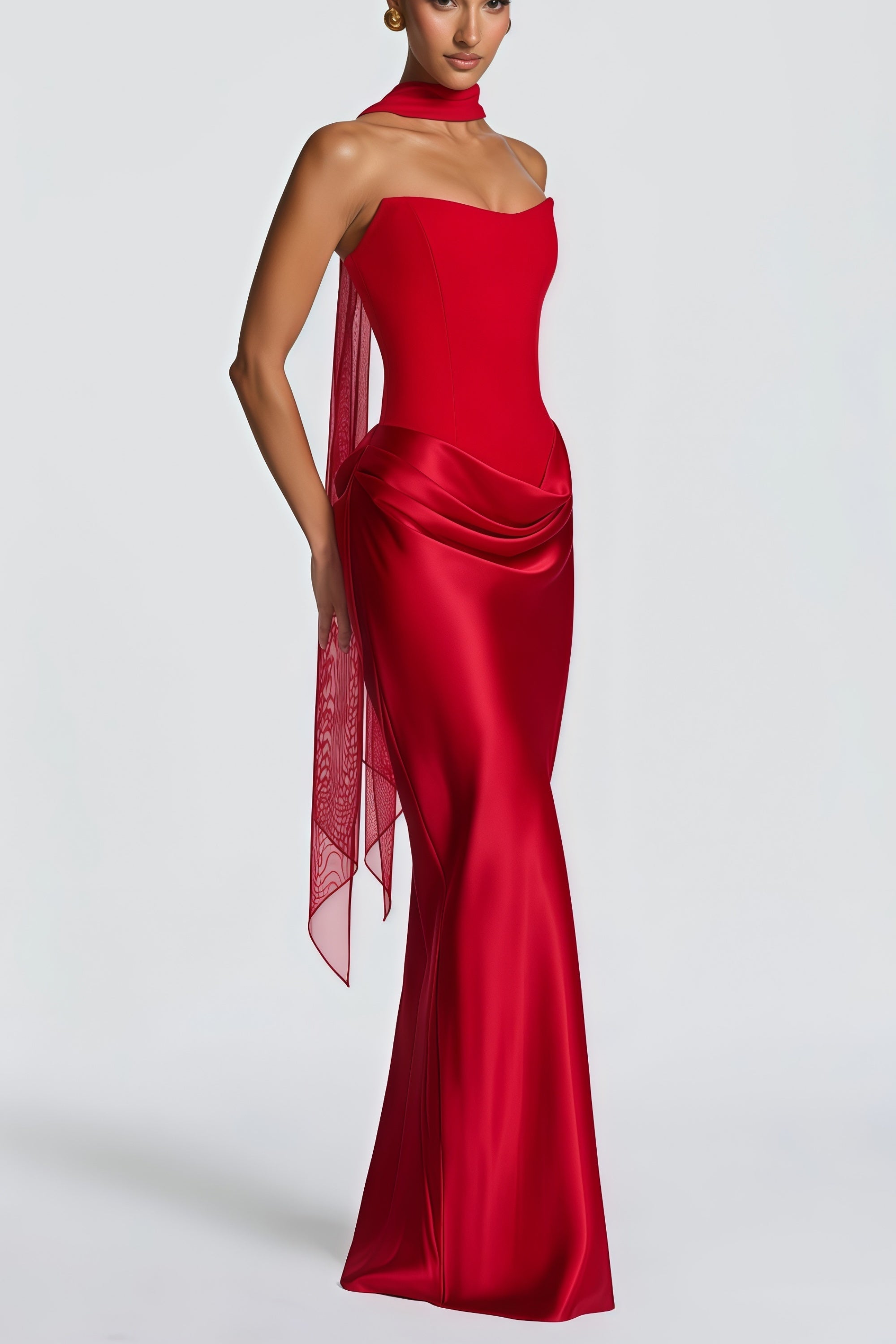 فستان طويل بكتفين مكشوفين ورباطات من Berit Red Scarf