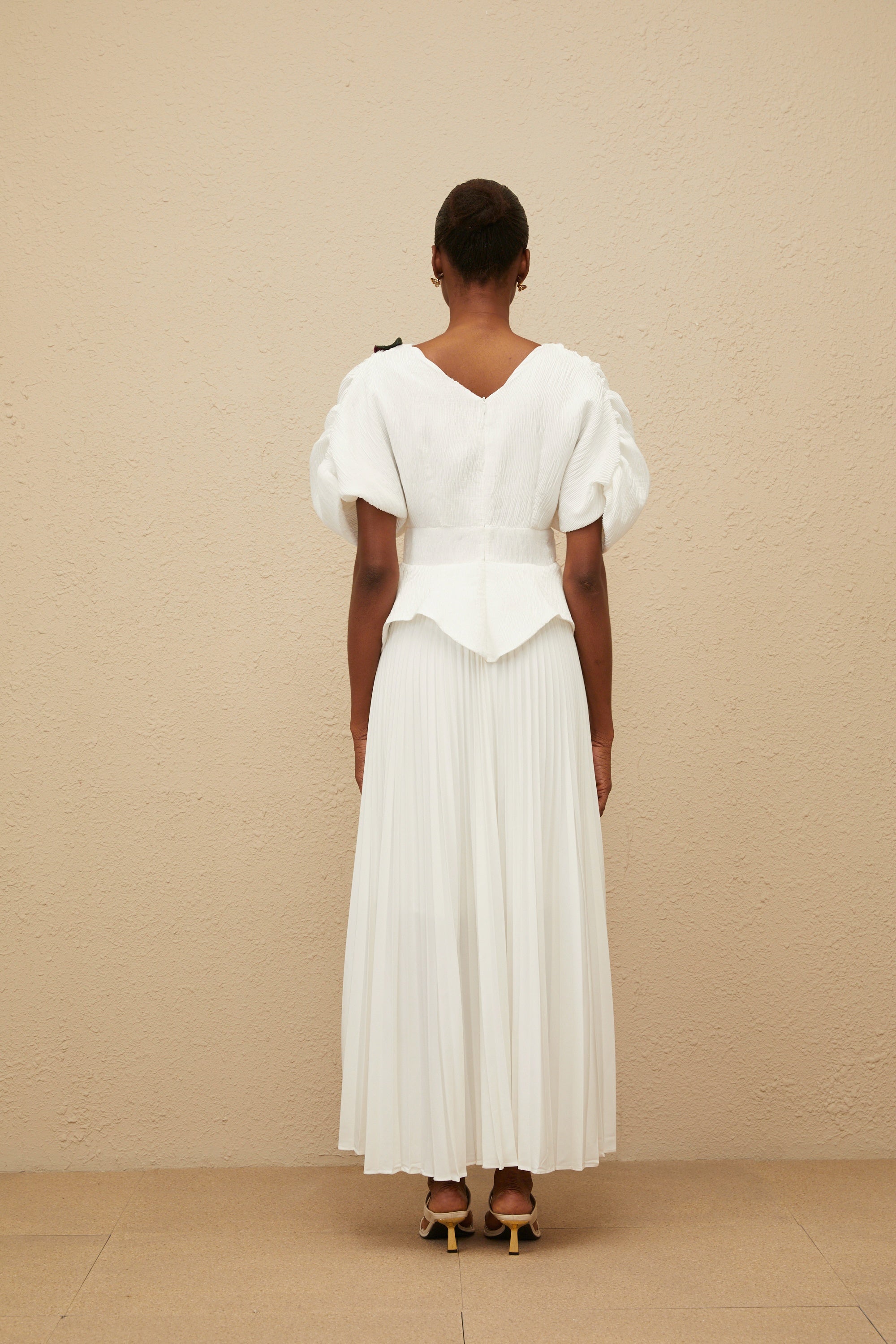 Pétale Weißes Maxikleid mit Rosenapplikation