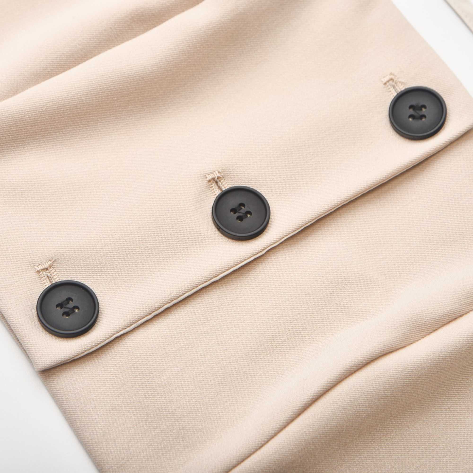 Savage-button-detail crop top - itsy, it‘s different