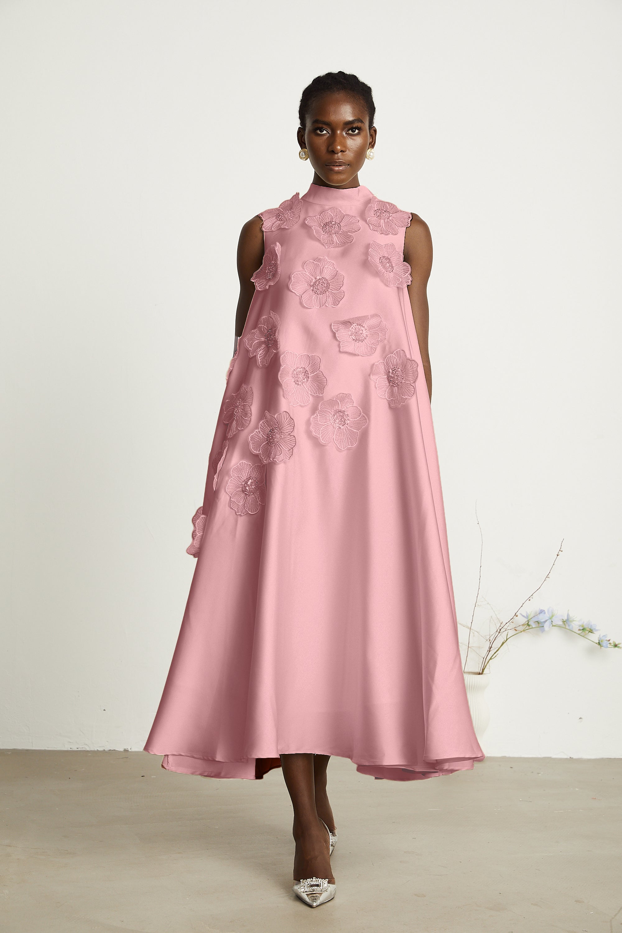 Émilie sleeveless floral-applique midi dress in Pink