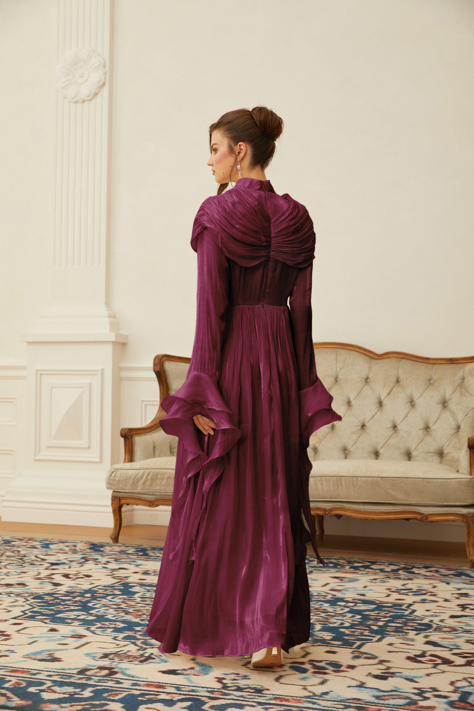 فستان ميدي دانوتا محايد مطوّع ومكشكش