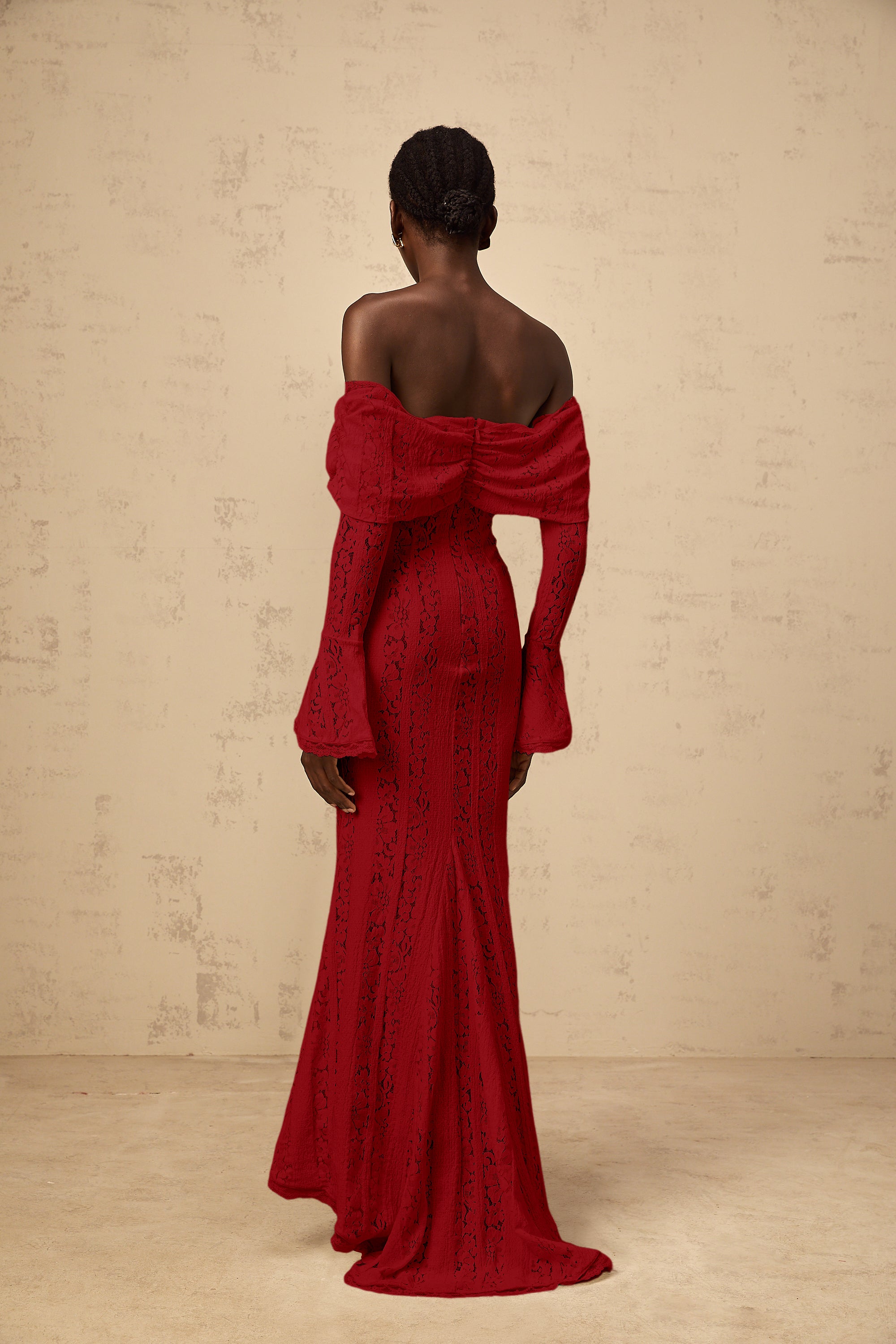 Émeline floral lace train-design maxi dress in Red
