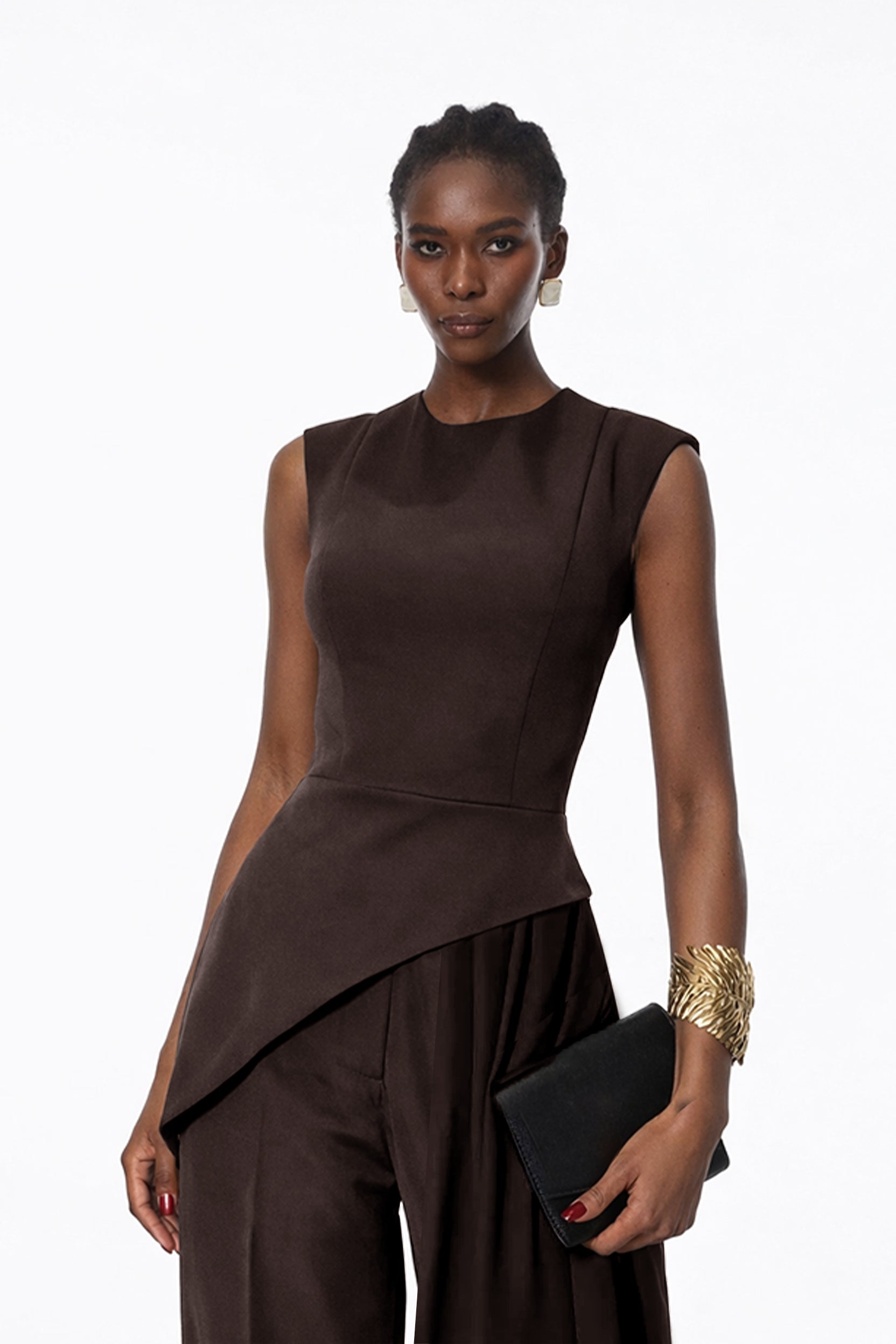 مارجو براون طقم بلوزة غير متناظرة وبنطلون