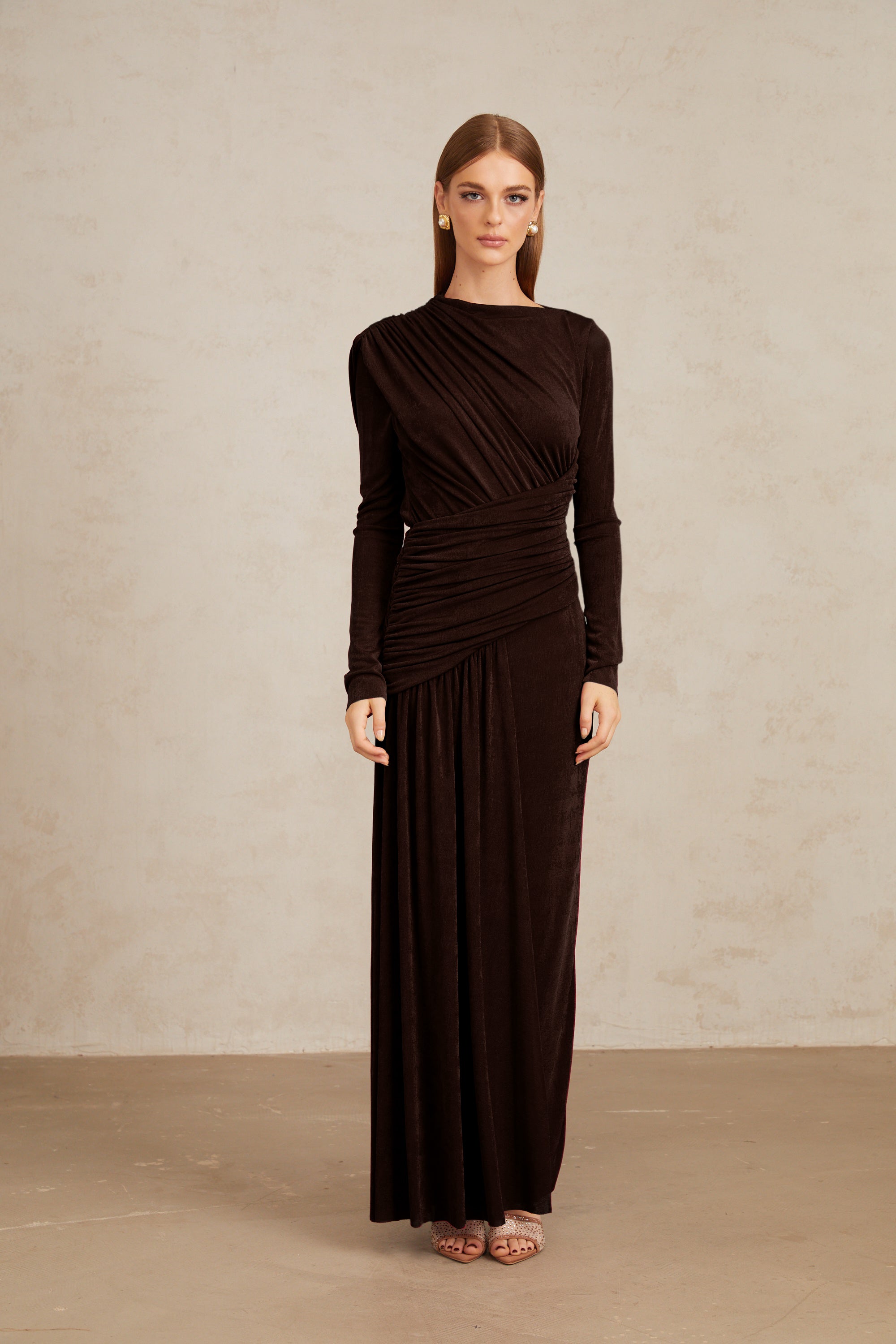 فستان ماكسي بني مكشكش من تشارم