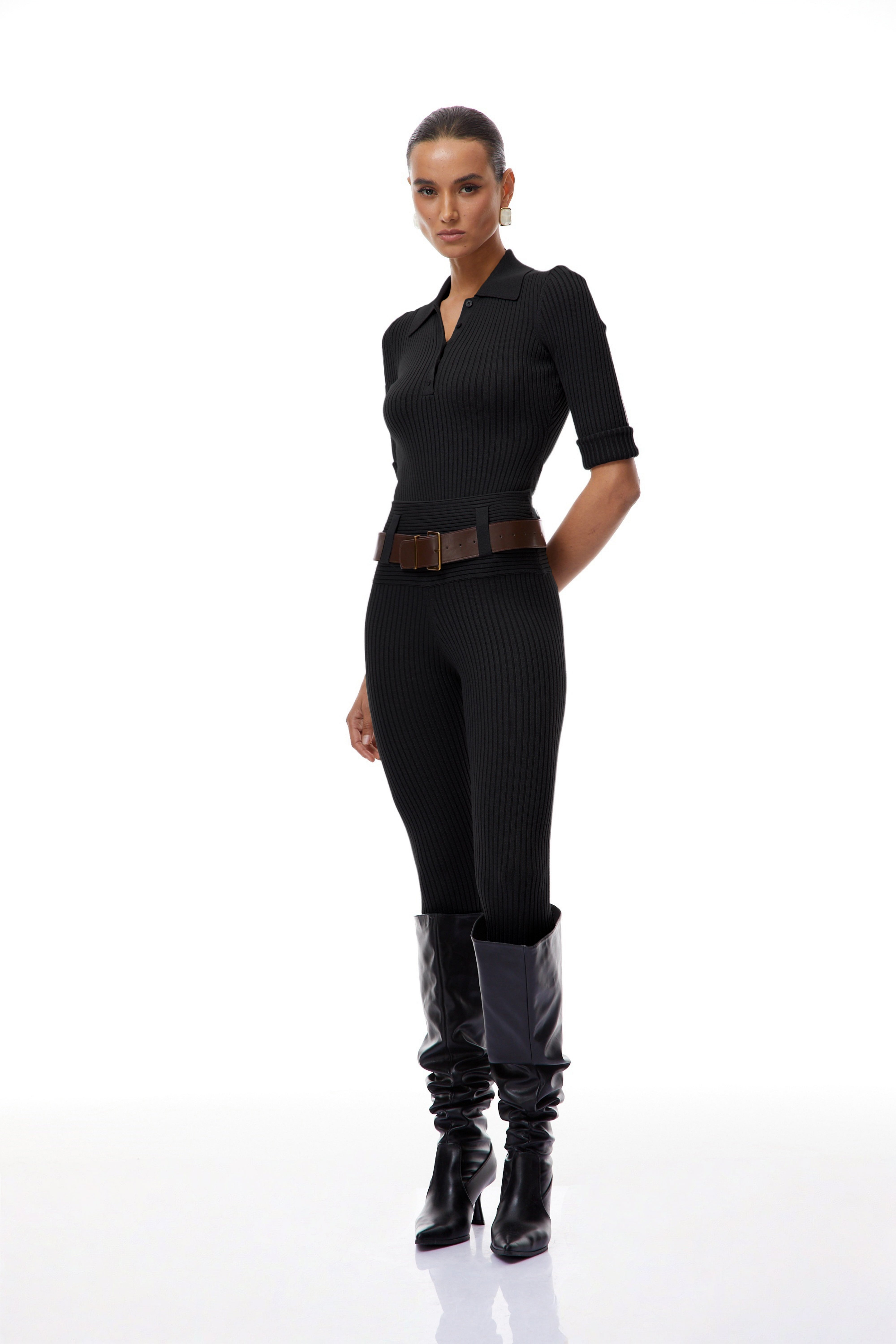 طقم كلير جراي من بدلة جسم وبنطال محبوك مضلع