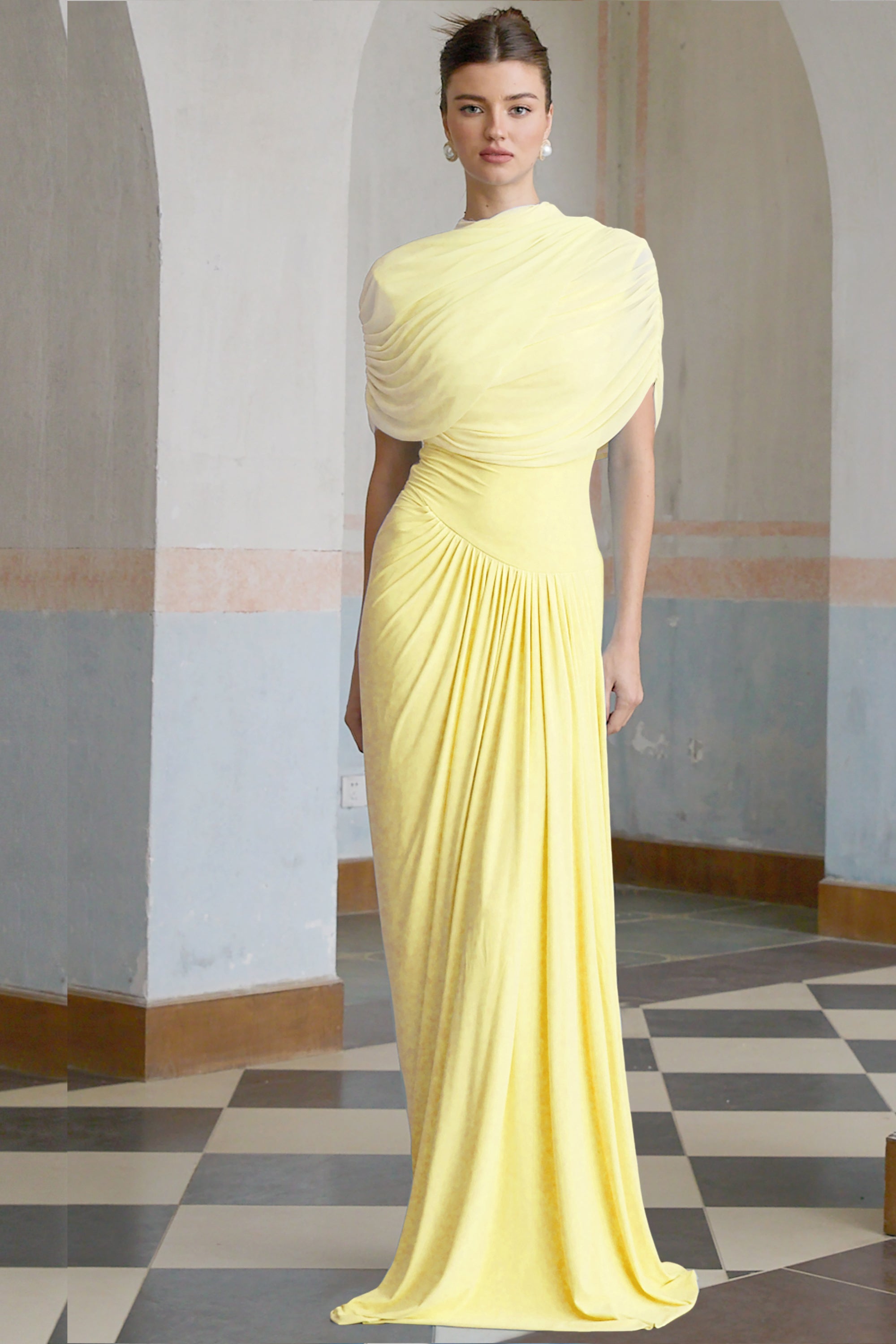 فستان كاثرين ماكسي مطوي غير متماثل باللون الأزرق الفاتح