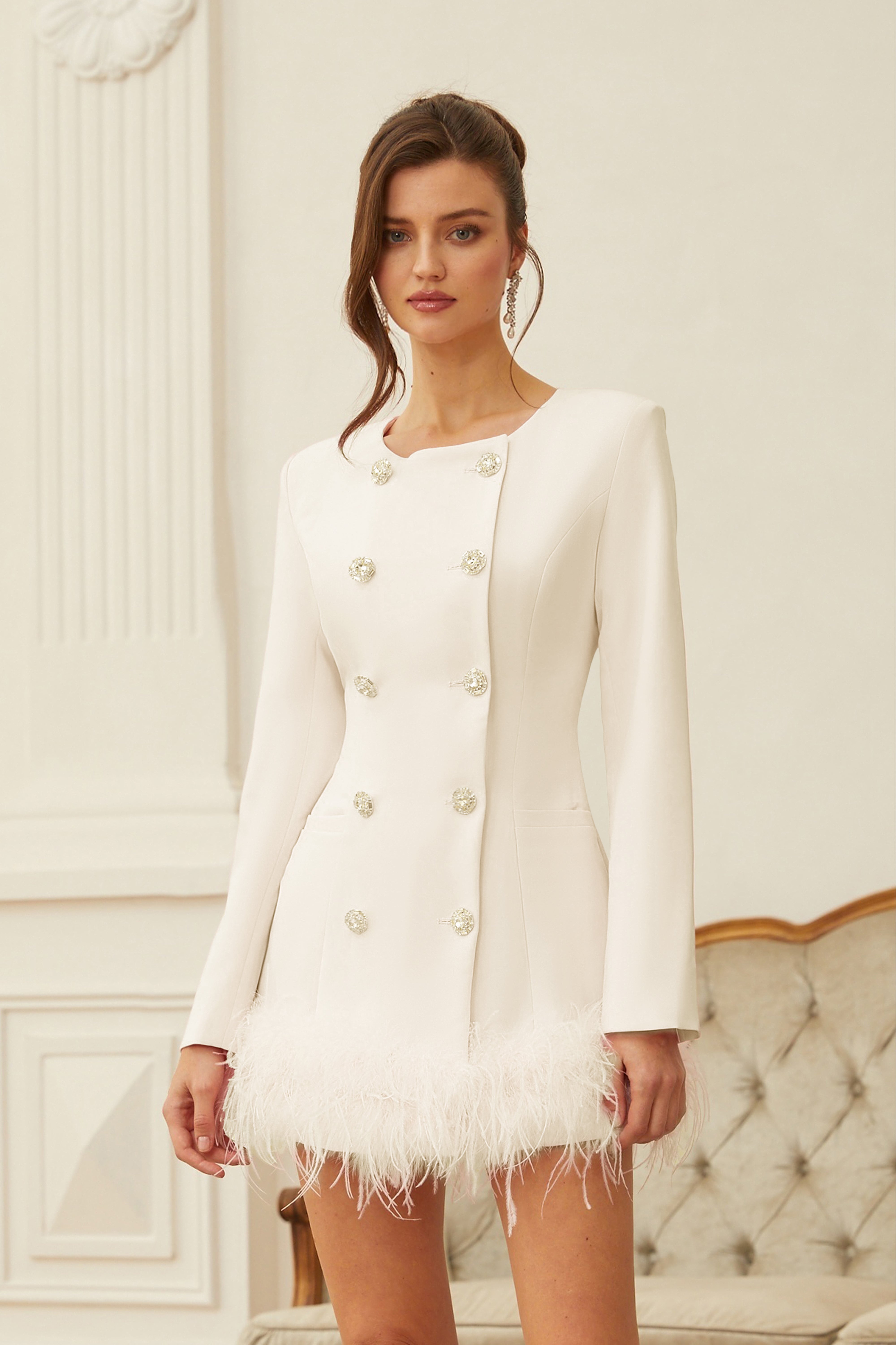 Freja Mini-Blazer-Kleid mit weißem Federbesatz