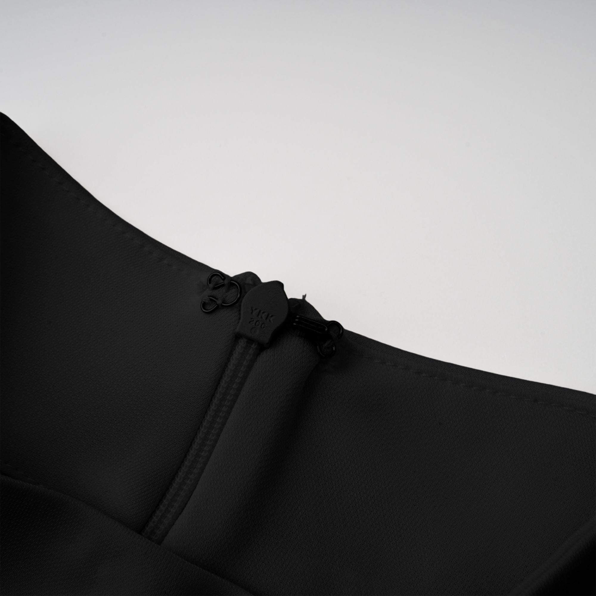 فستان ماكسي أبيض بياقة مدورة من Mystérieuse 