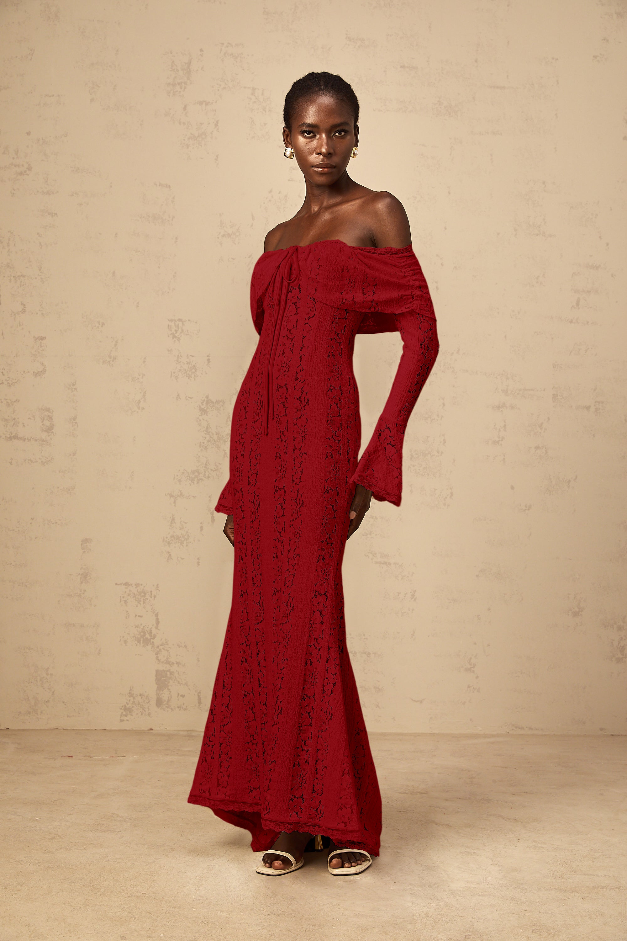 Émeline floral lace train-design maxi dress in Red