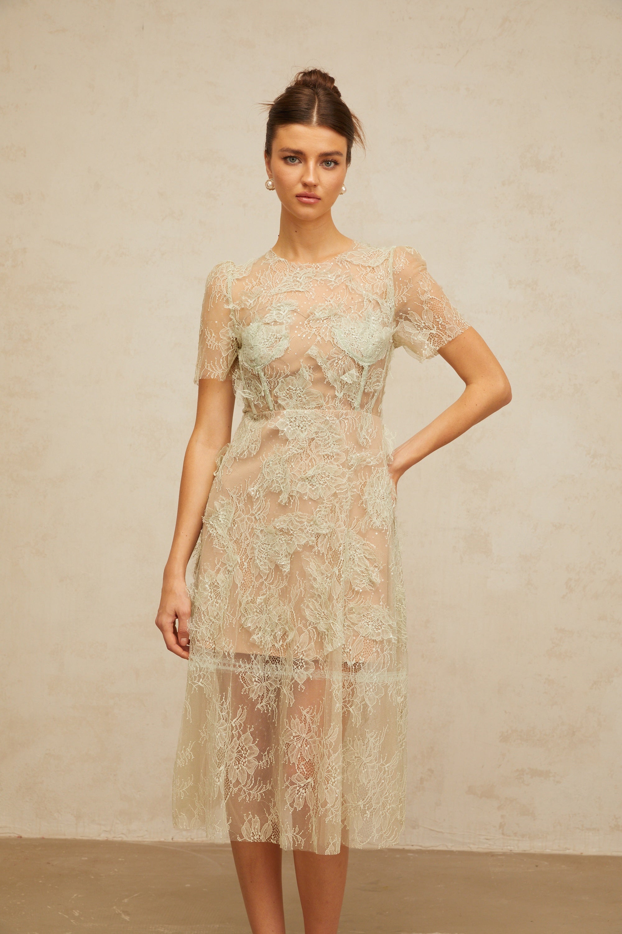 Ivana – Grünes Mini-Hemdkleid mit Spitzeneinsatz 