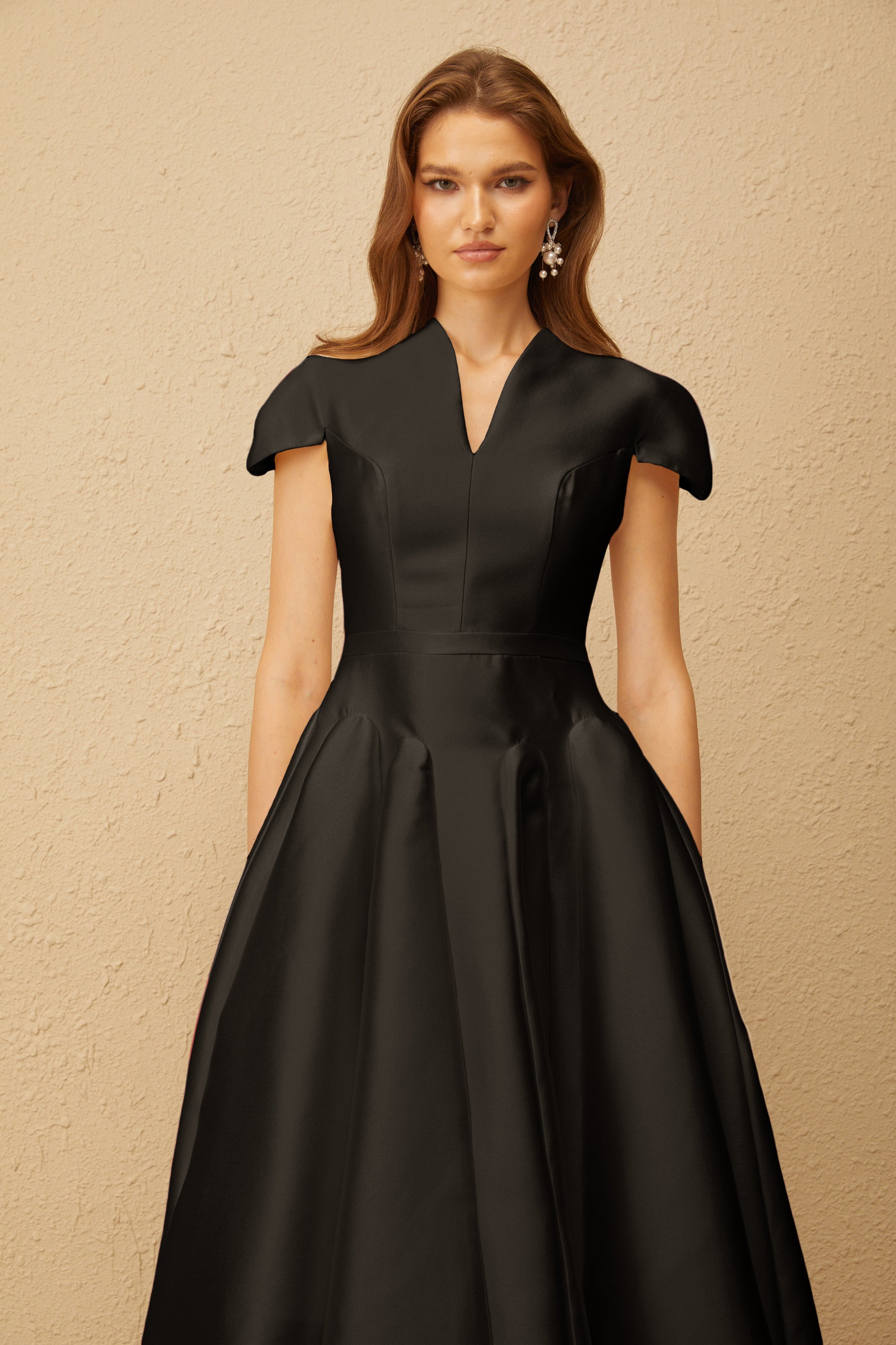 Aventin Rotes Midikleid im Godet-Design