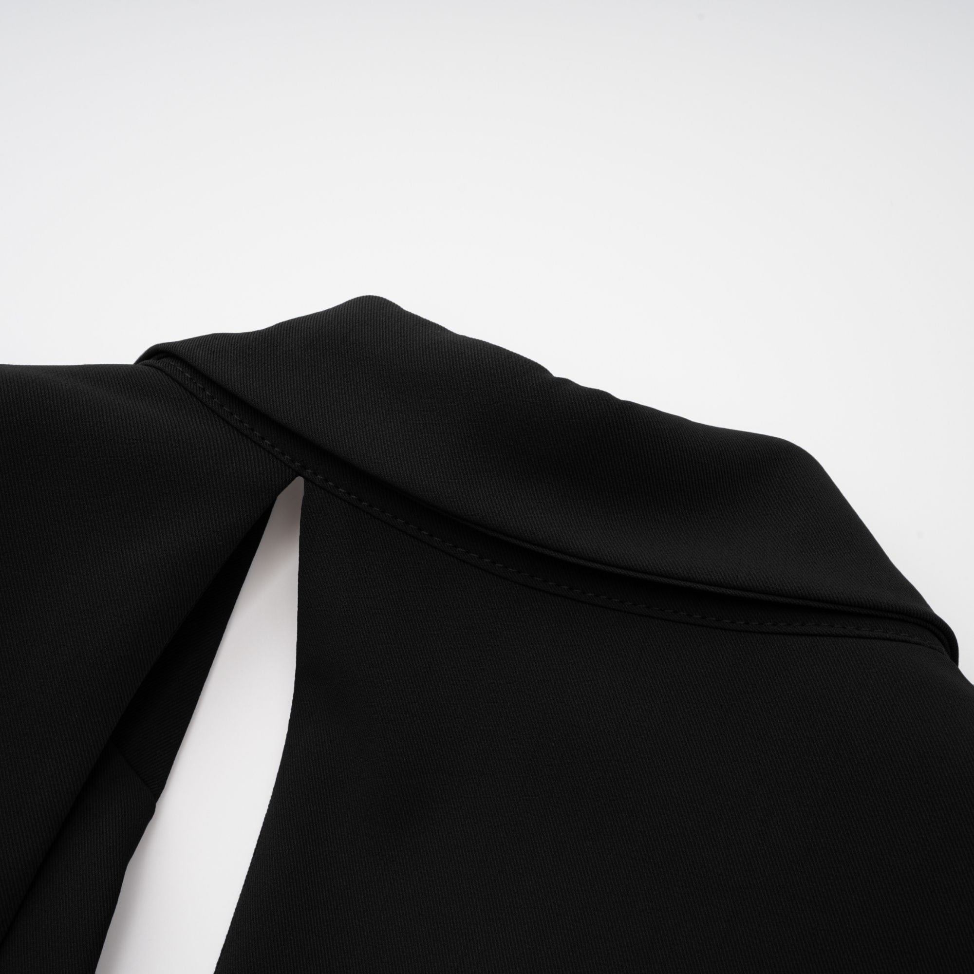 سترة أميلي ذات الفتحات غير المتماثلة