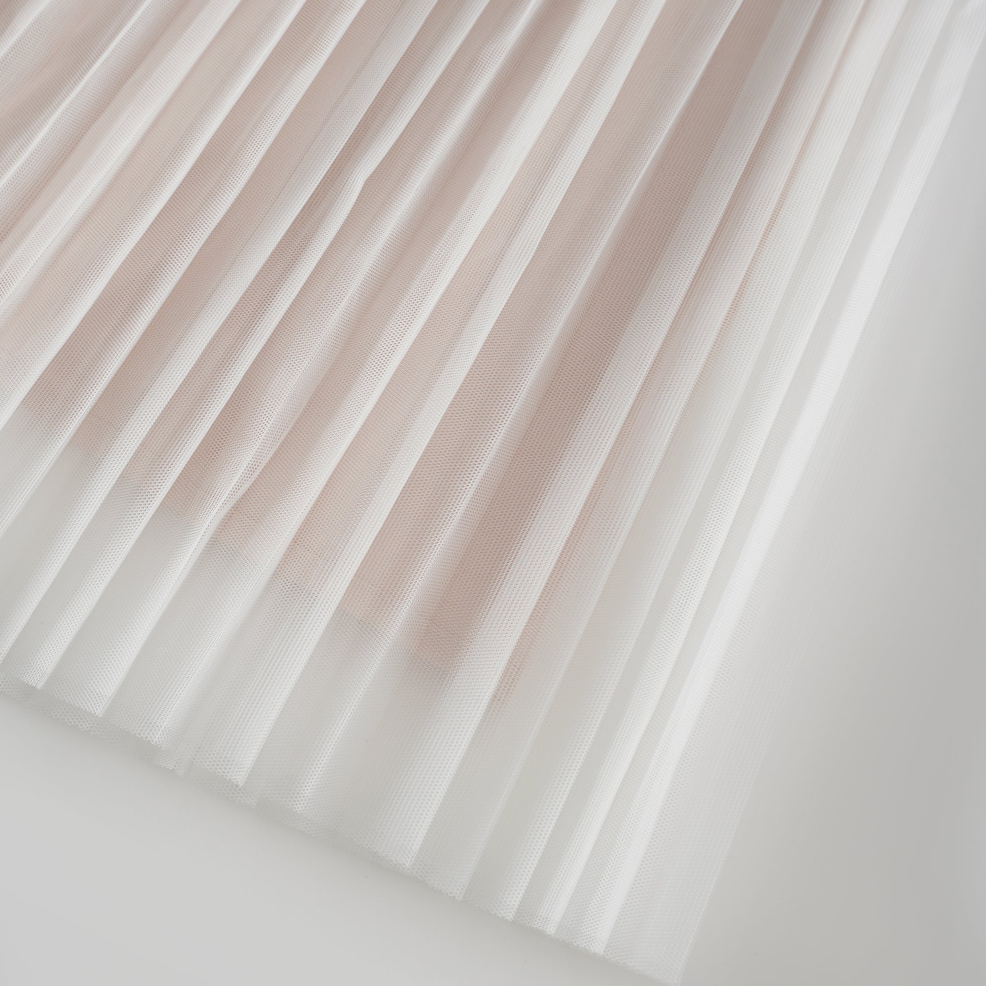 فستان أنابيل متوسط الطول من التول مزين بالزهور