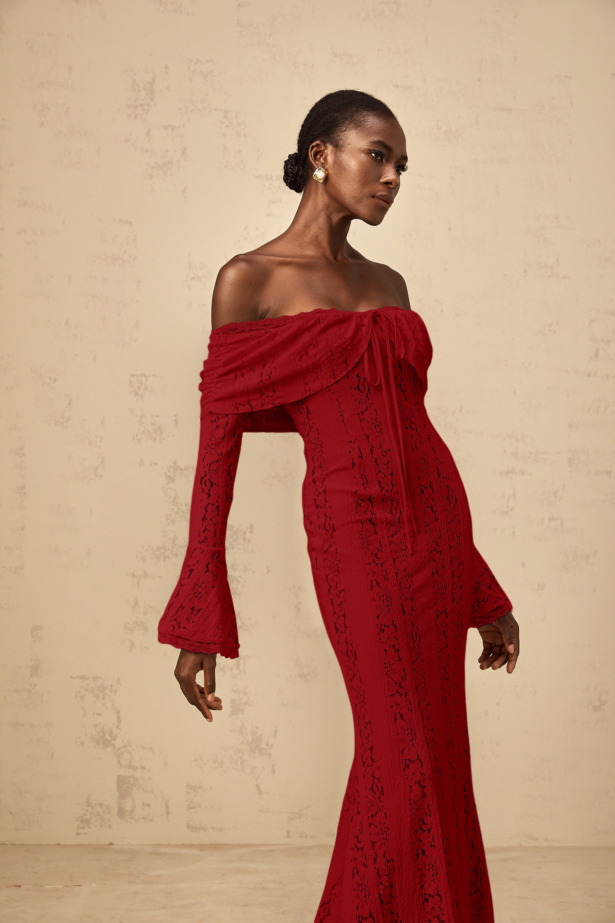 Émeline floral lace train-design maxi dress in Red