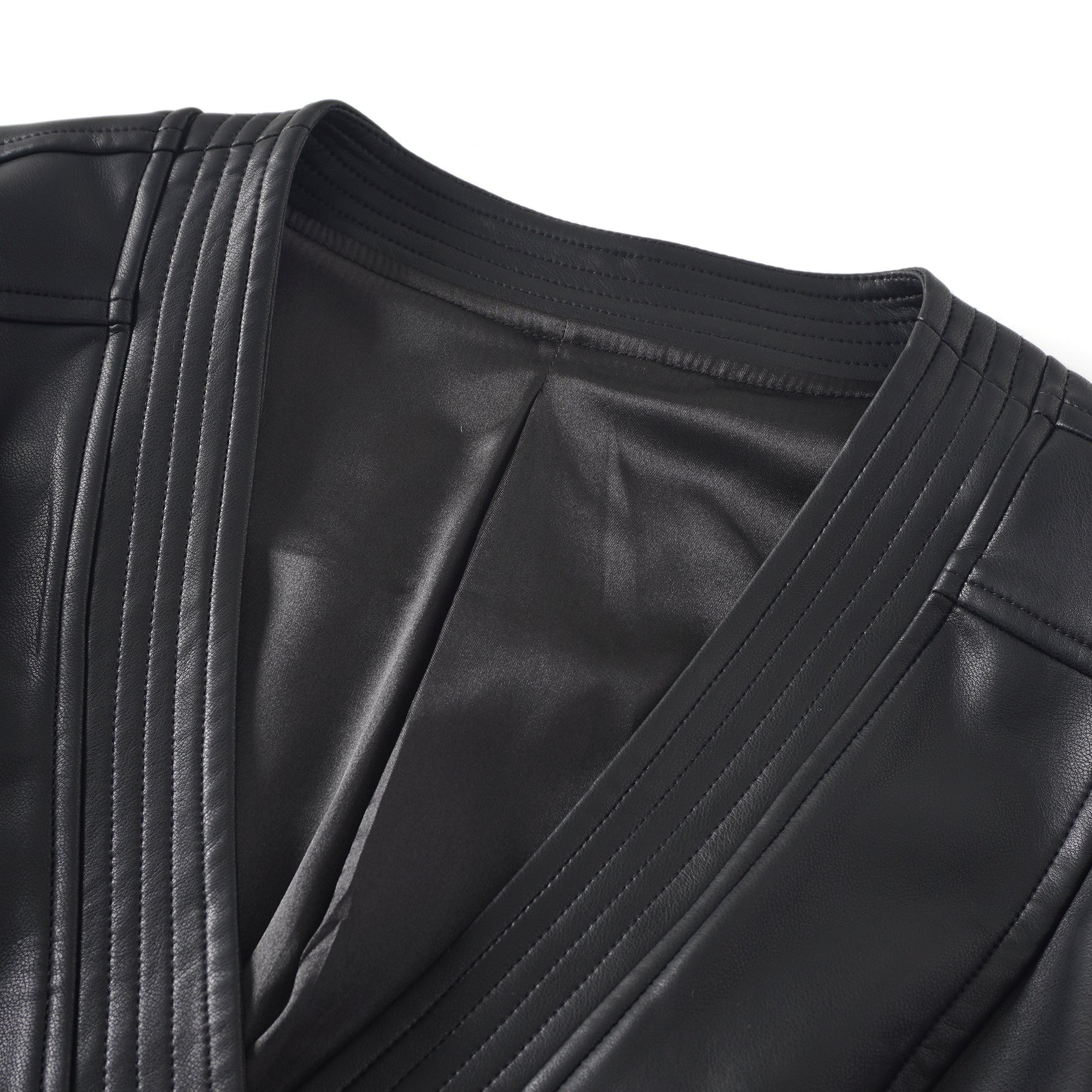 Amarante Schwarzes, zweireihiges Mini-Kleid aus Leder