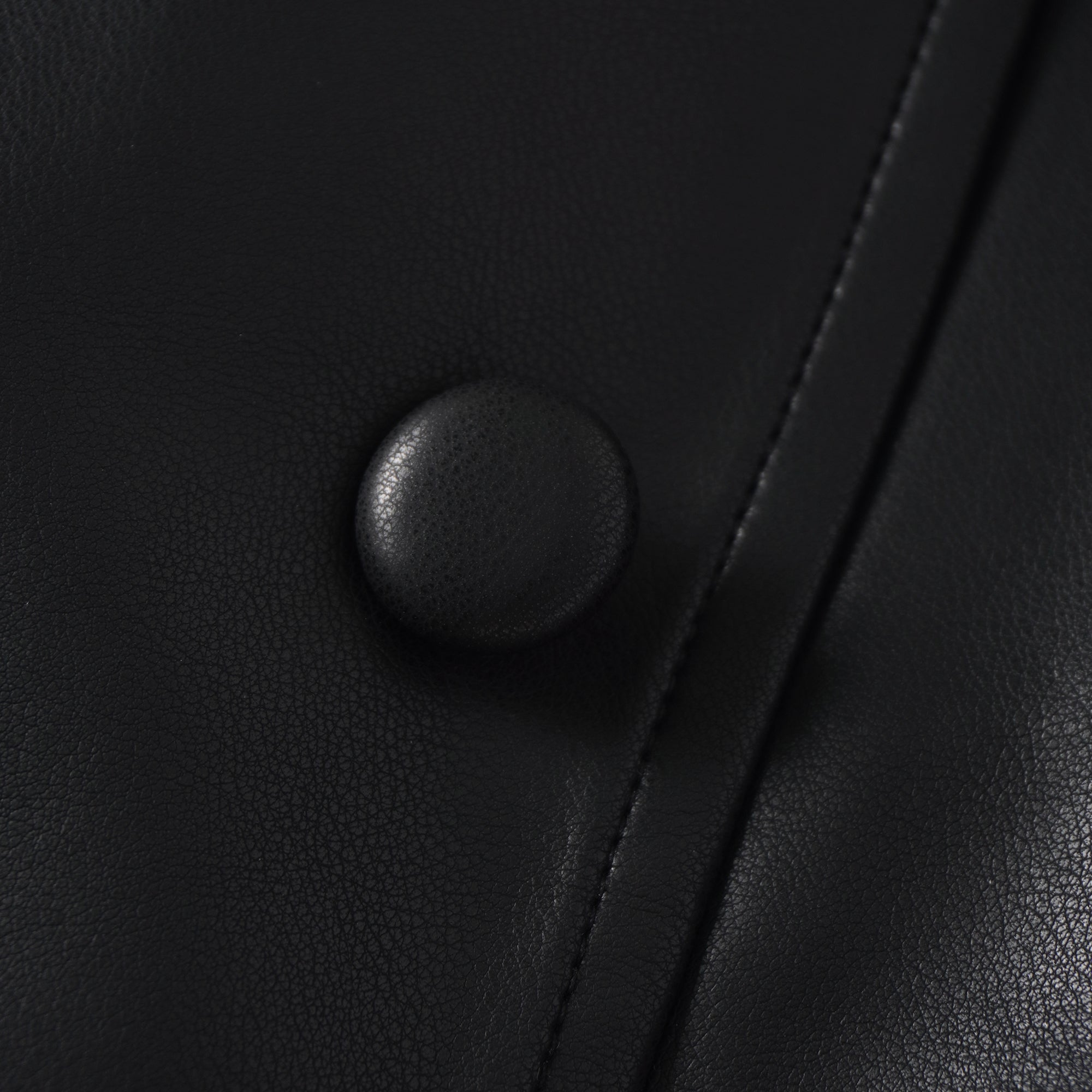 Amarante Schwarzes, zweireihiges Mini-Kleid aus Leder