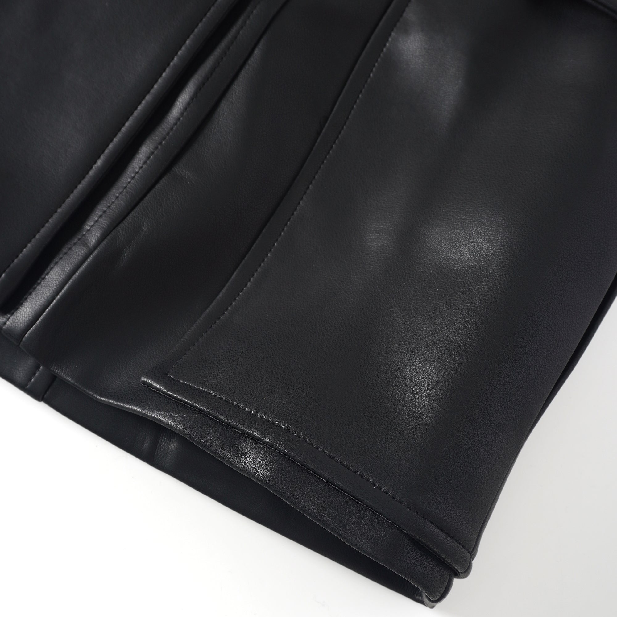 Amarante Schwarzes, zweireihiges Mini-Kleid aus Leder