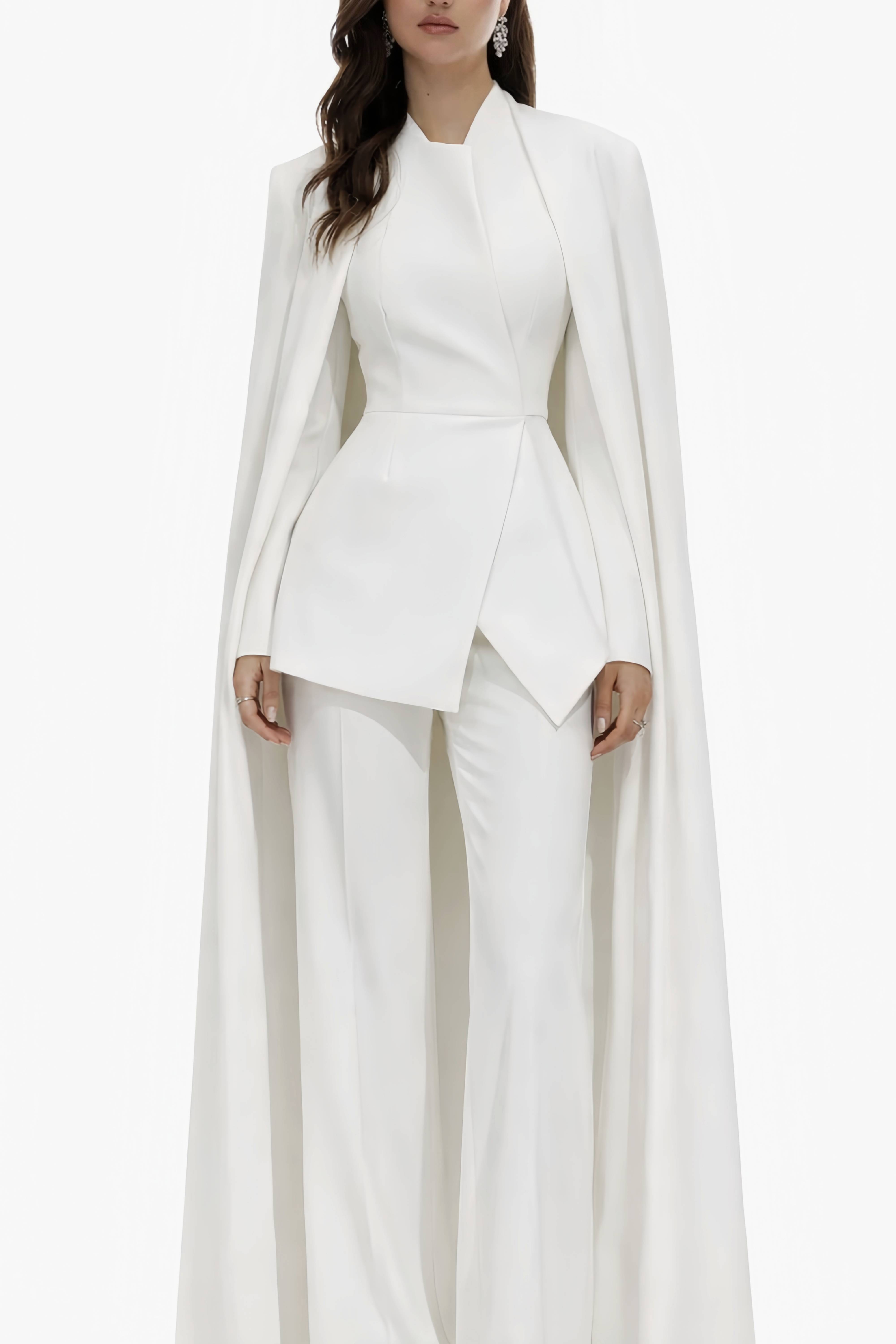 سترة و بنطلون من تصميم Vigdis White Cape