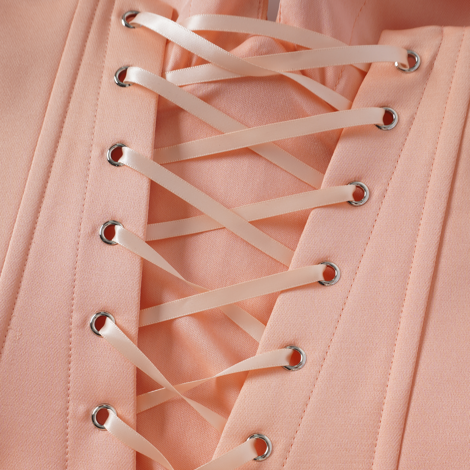 فستان أورلي أورانج ماكسي ذو فتحة الرقبة على شكل حرف V بتصميم حورية البحر