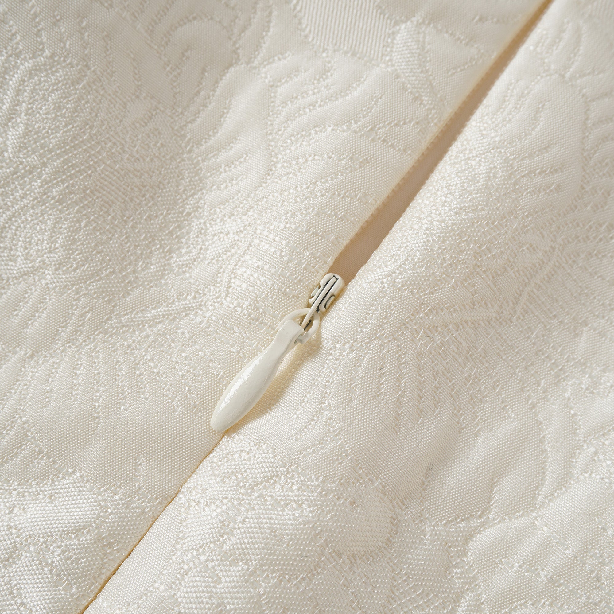 Léa Weißes Häkel-Minikleid mit Blumenapplikation