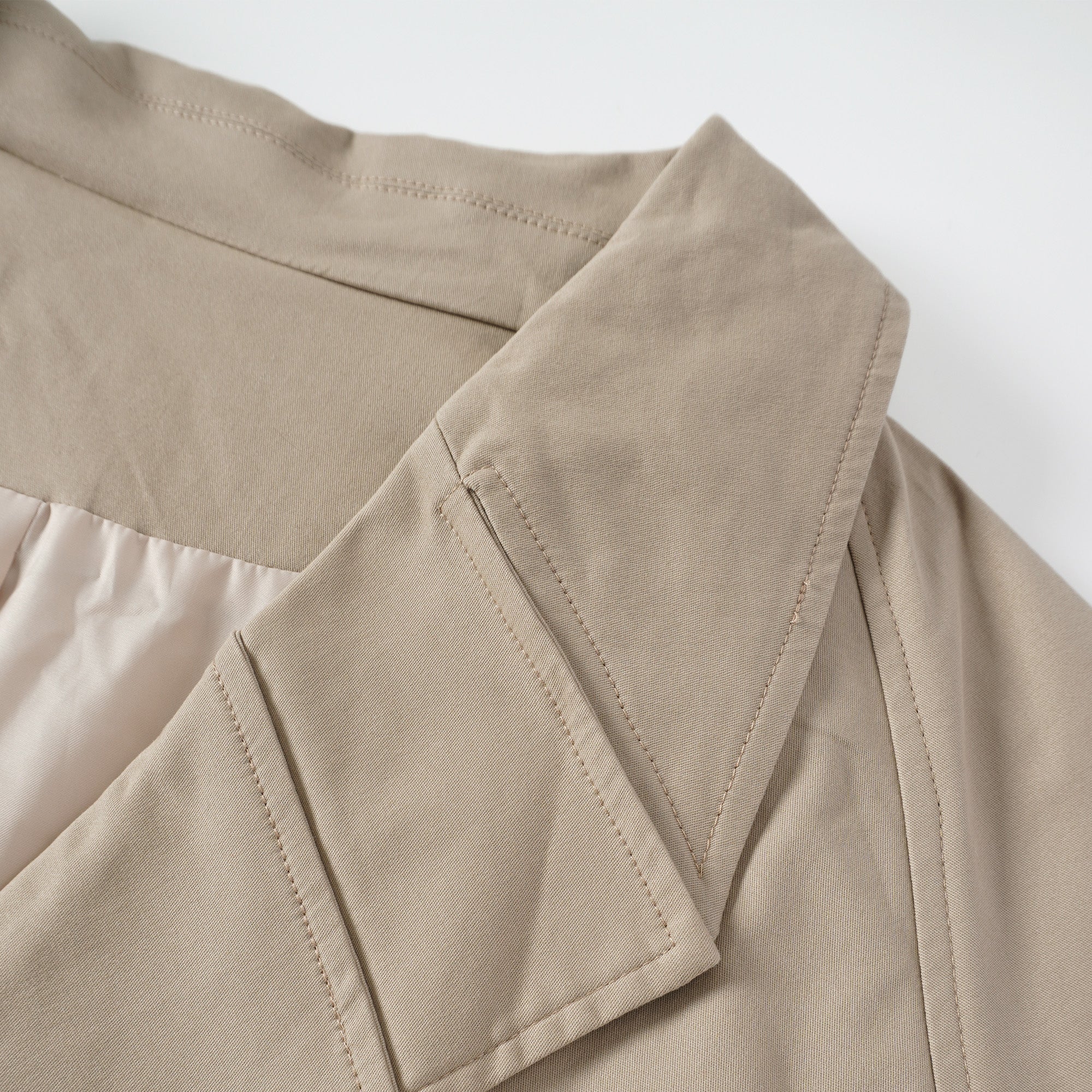 معطف ترينش قصير بلون الكاكي ذو صفين أزرار من ساندرا