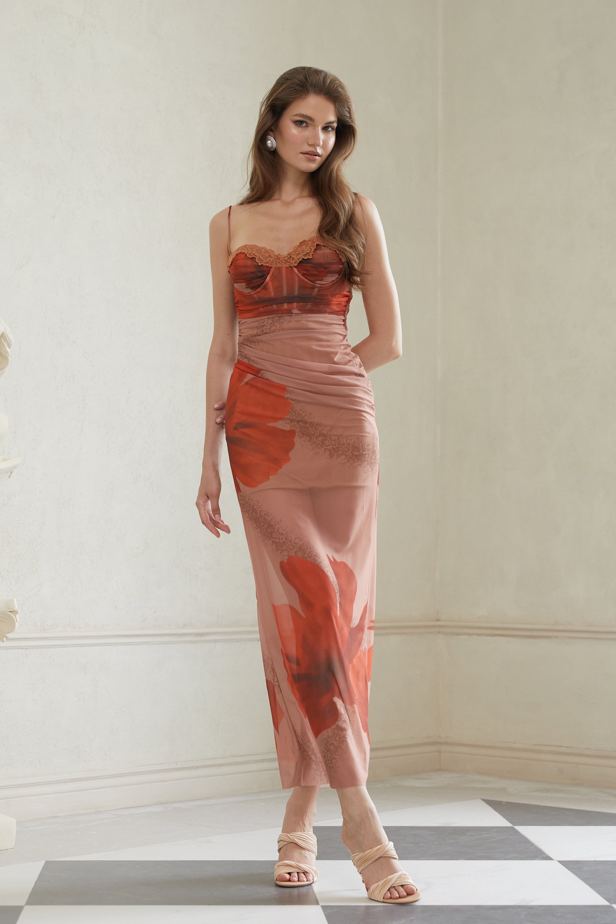 فستان ماكسي شبكي بطبعة زهور بني لامع