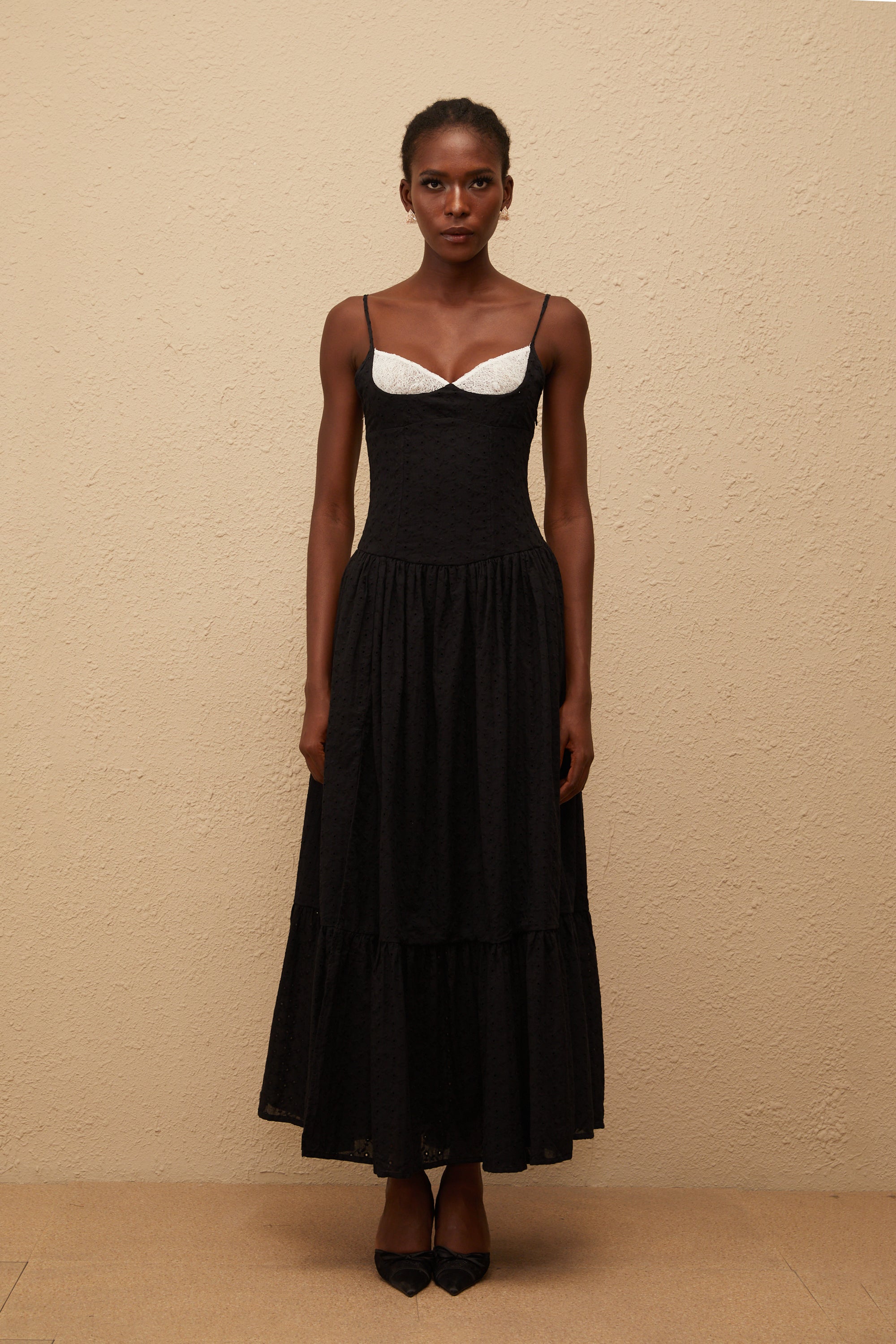 Amalia – Schwarzes, besticktes Korsett-Maxikleid