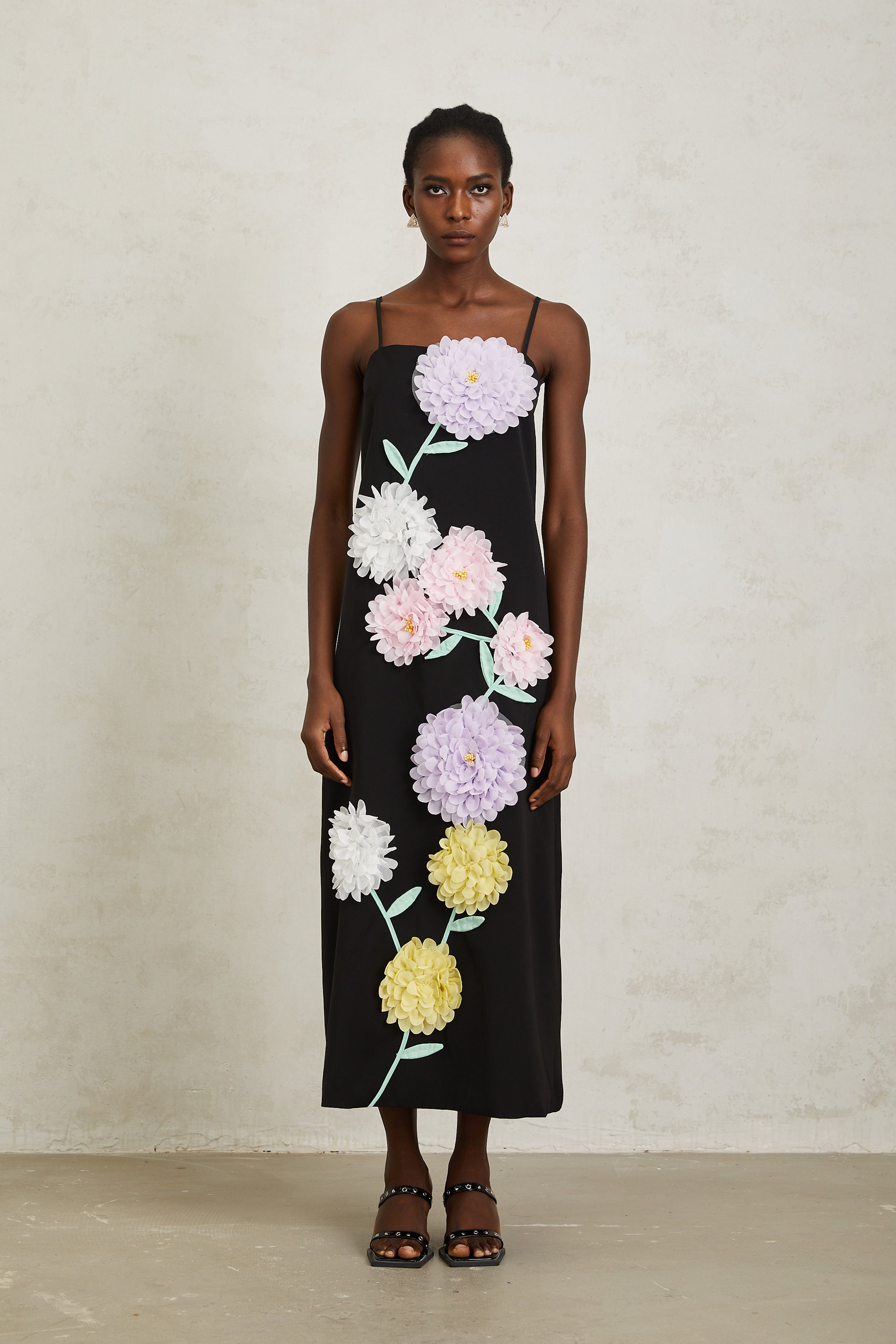 Véronique Black 3D Petal Sleeveless Midi Dress