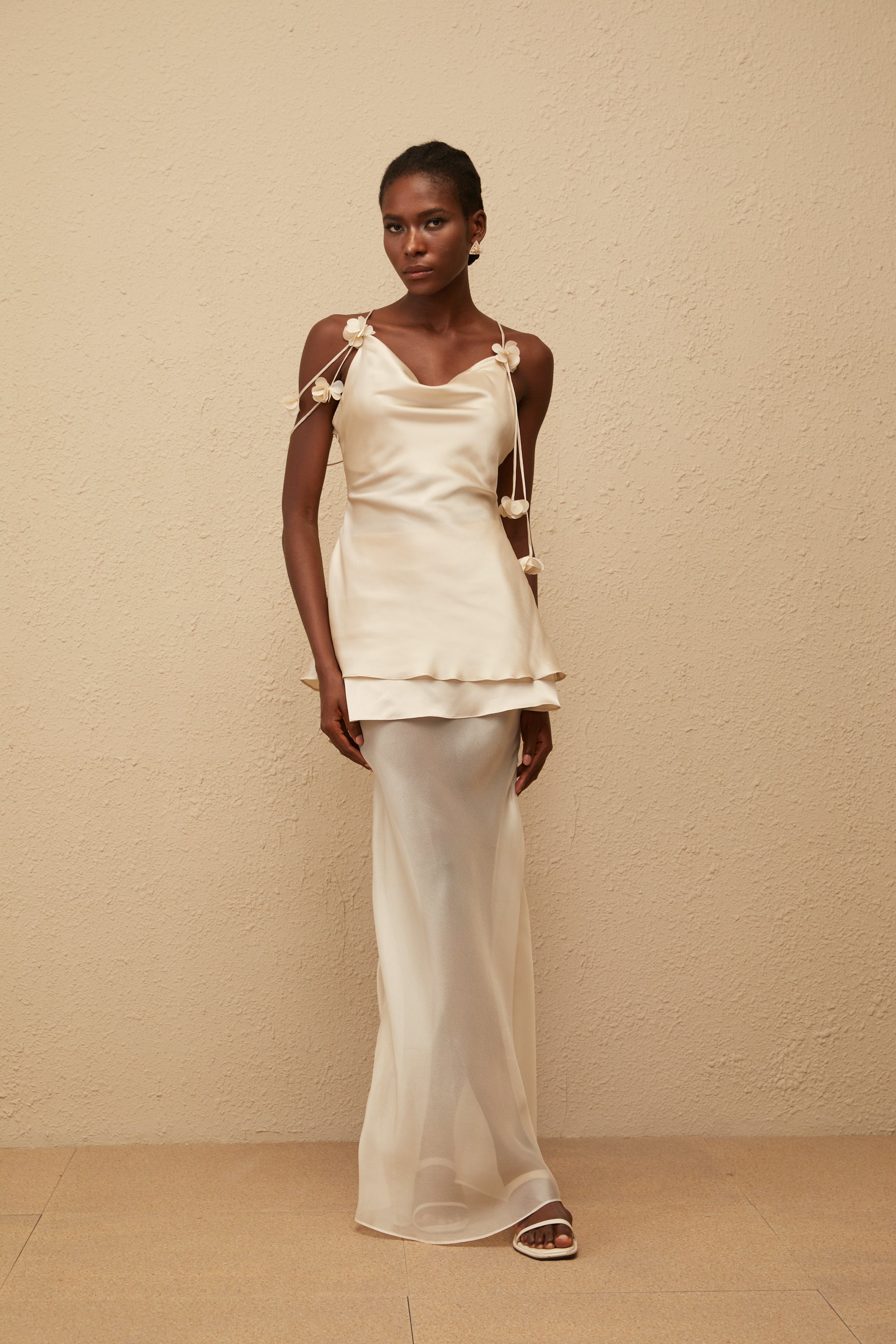 Aikaterini Neutrales 3D-Blütenblatt-Satin-Set