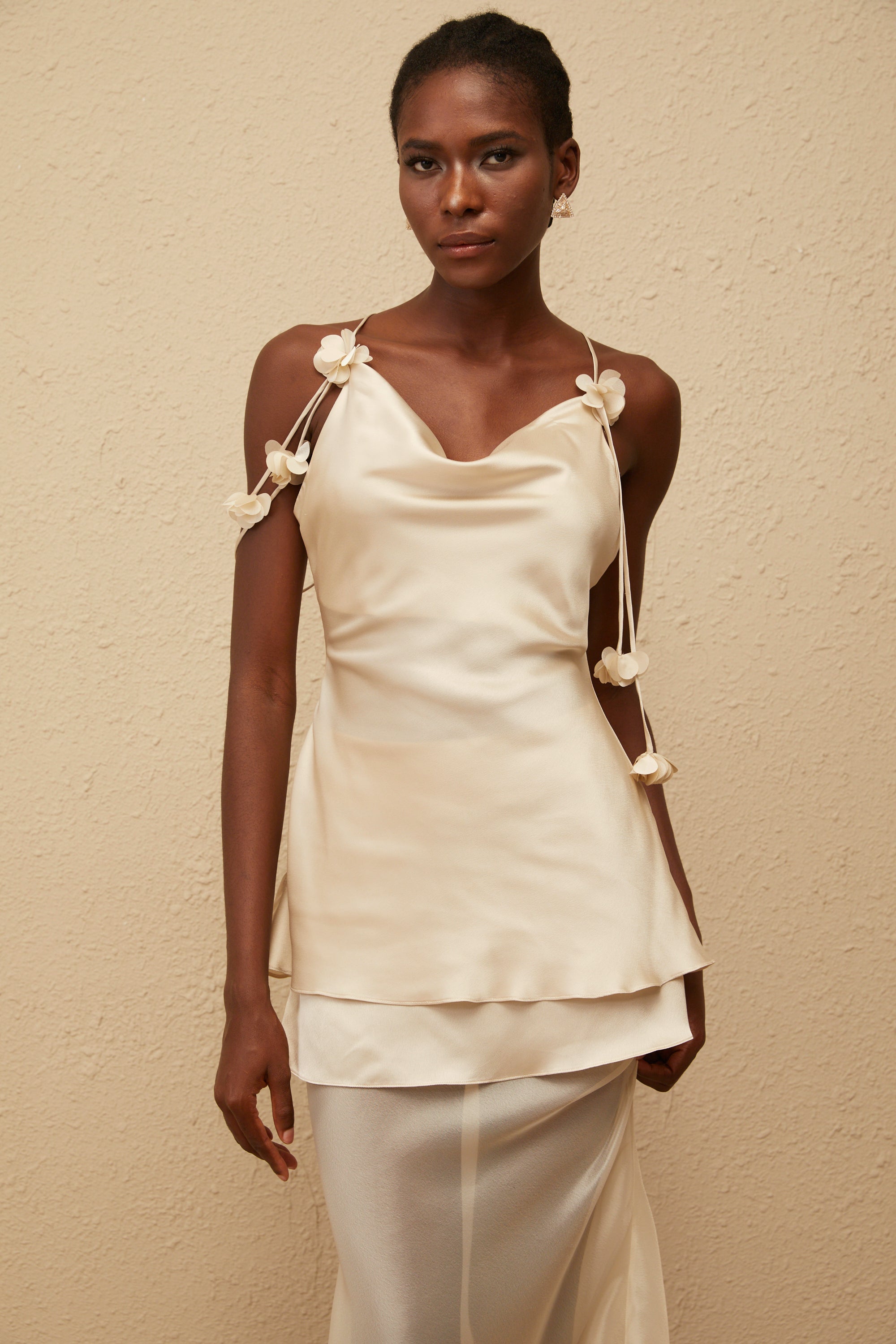 Aikaterini Neutrales 3D-Blütenblatt-Satin-Set