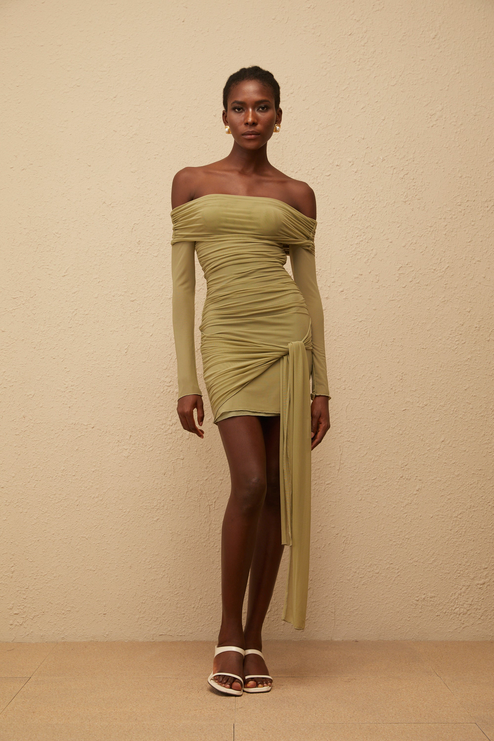 Sylphe – Grünes, gerüschtes Minikleid aus Netzstoff