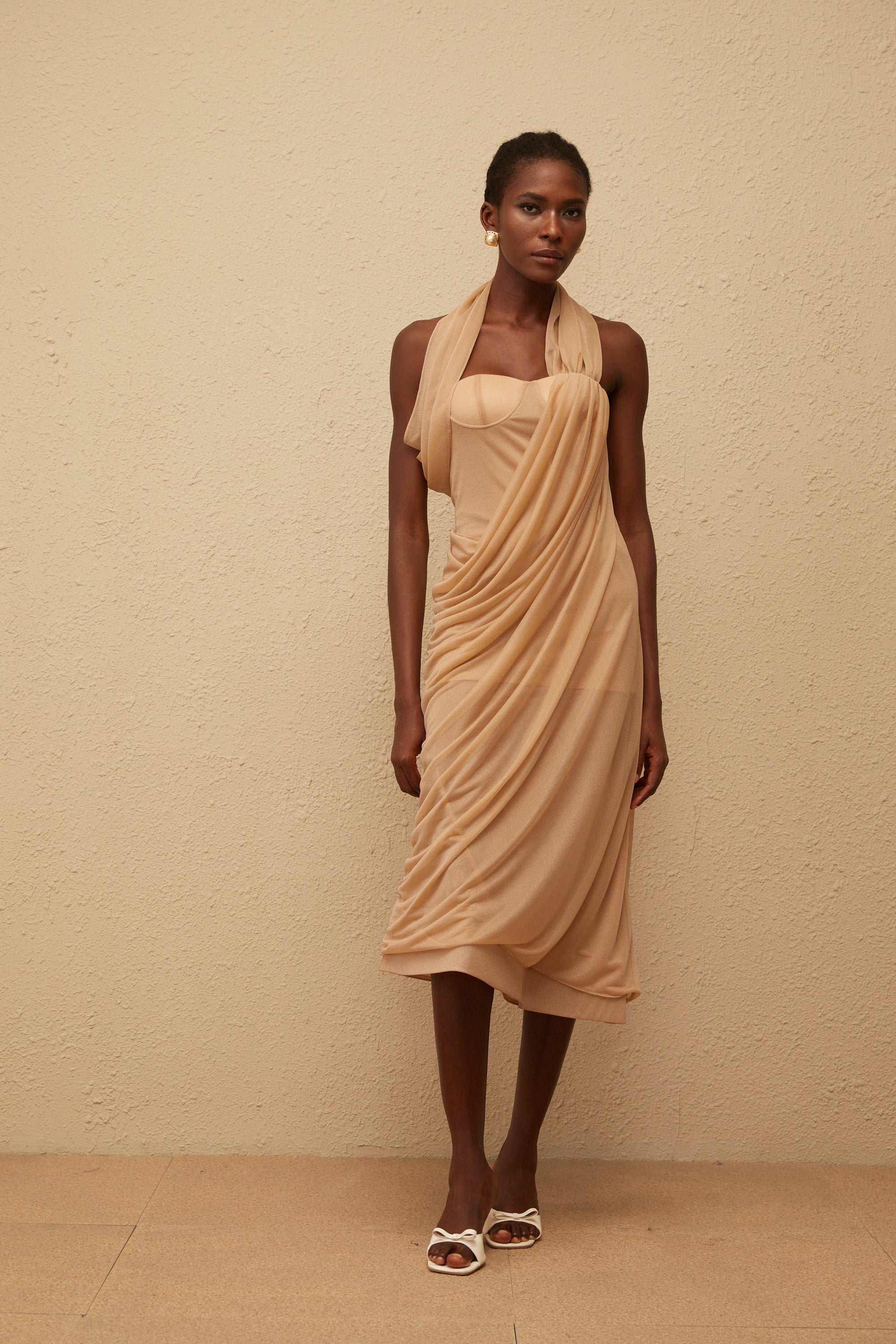 Mielikki Khakifarbenes, asymmetrisches Midikleid mit Tülleinsatz