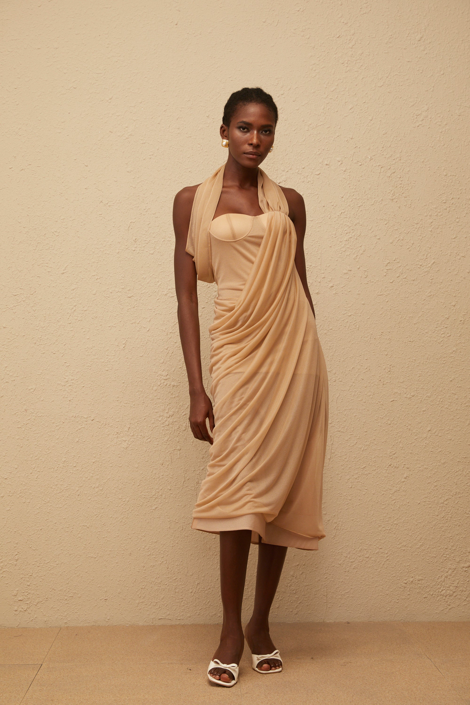 Mielikki Khakifarbenes, asymmetrisches Midikleid mit Tülleinsatz