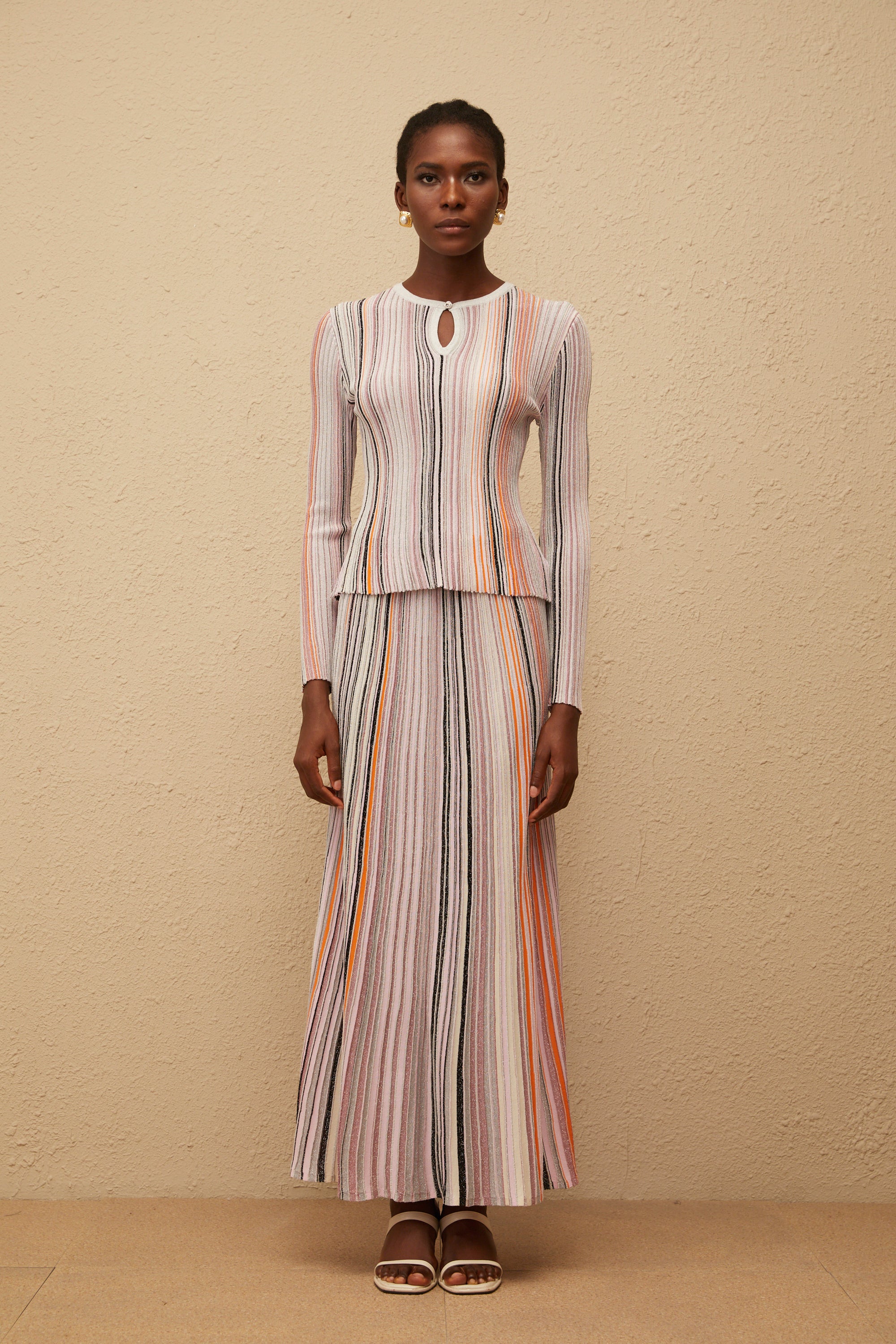 طقم أفروديت المحايد اللامع المطوي المحبوك المطابق