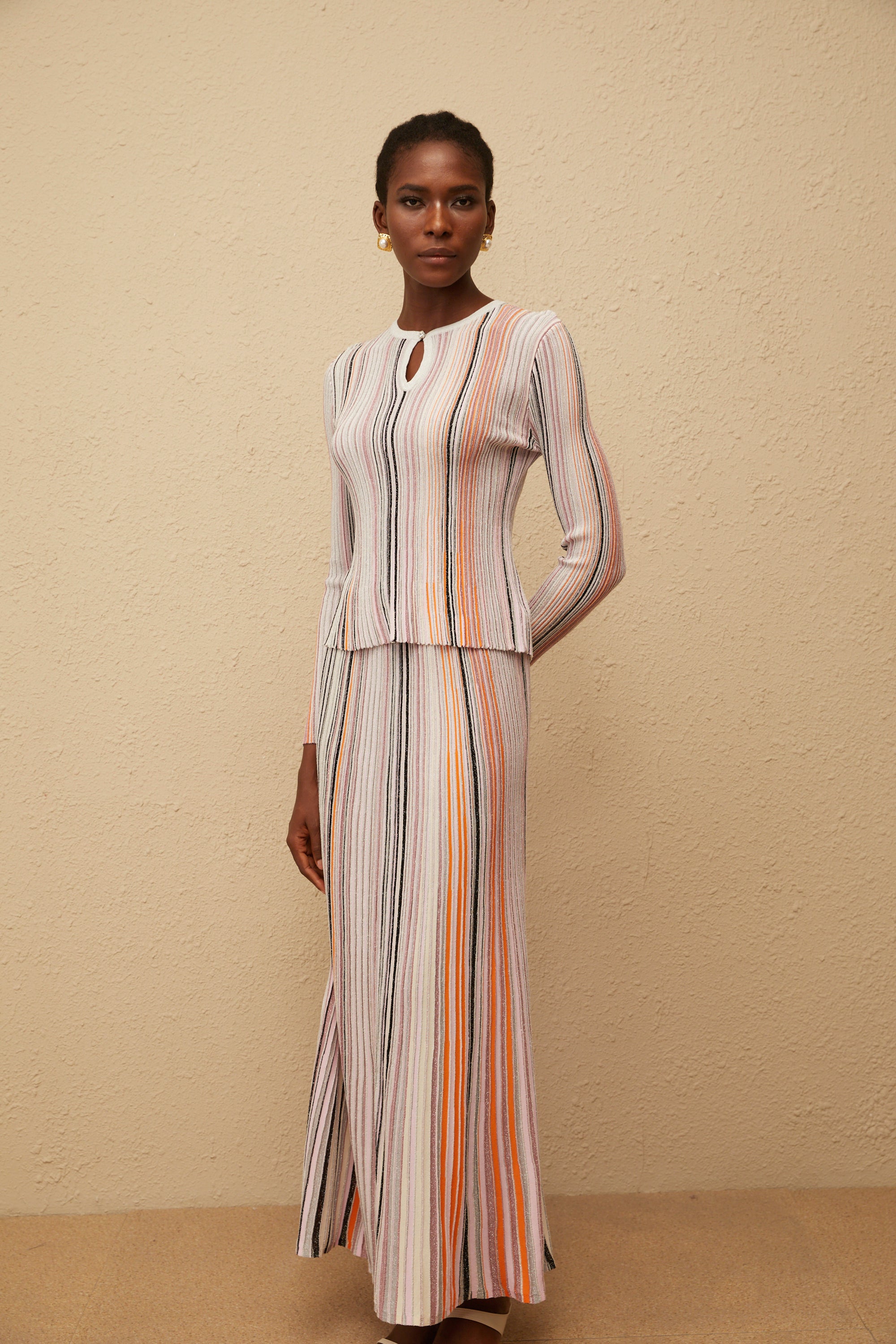 طقم أفروديت المحايد اللامع المطوي المحبوك المطابق