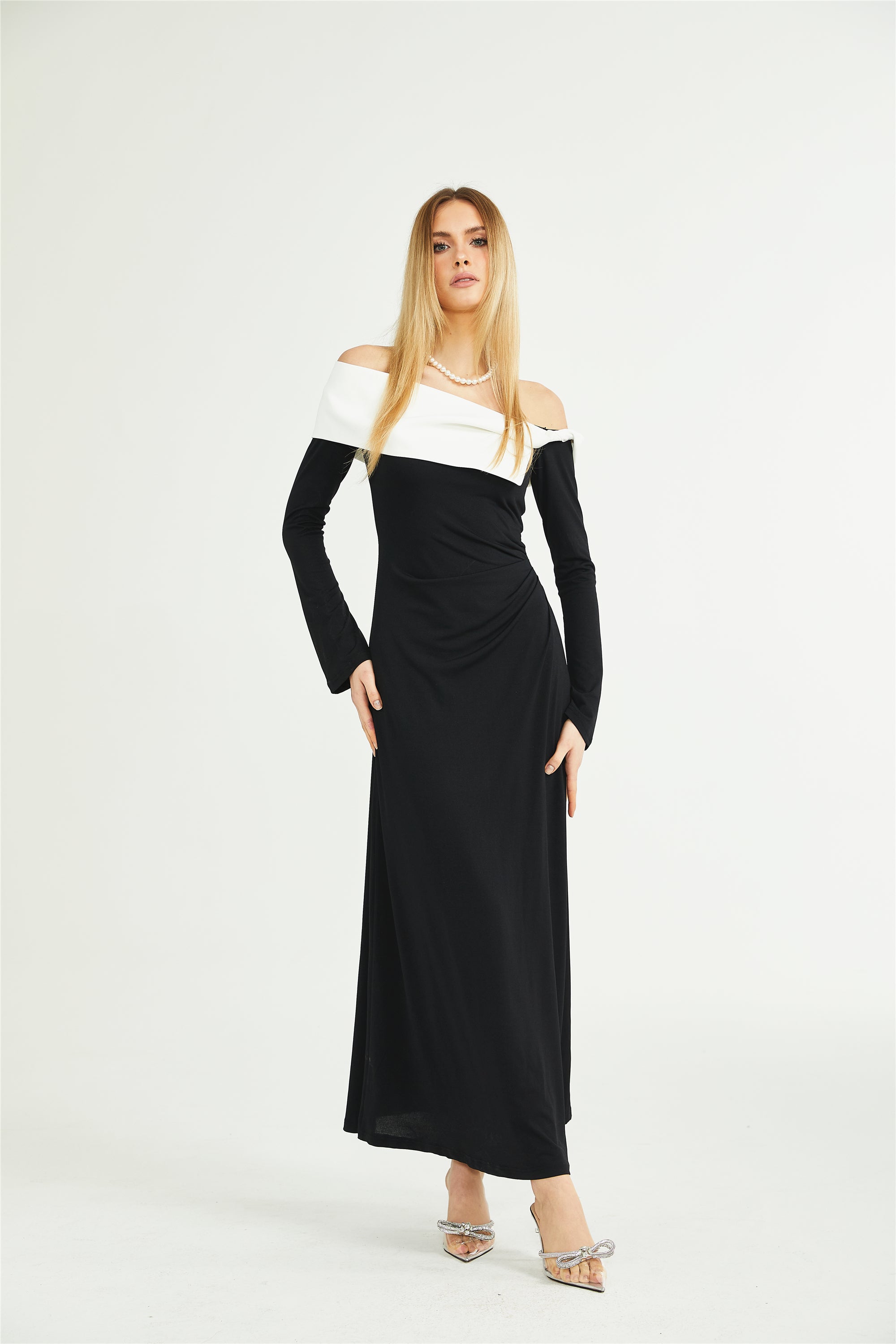 Langärmliges, asymmetrisches Maxikleid Éliane 