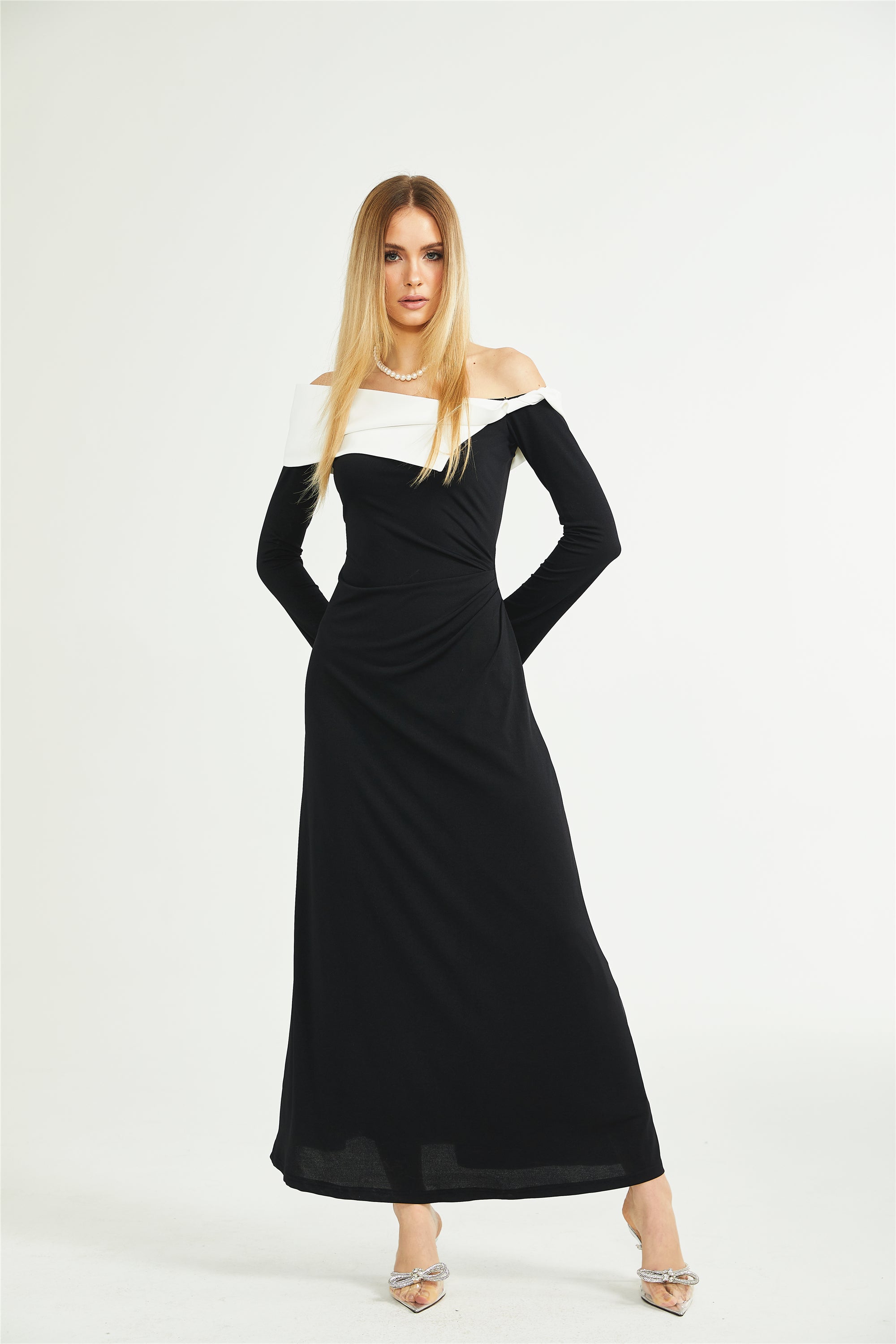 Langärmliges, asymmetrisches Maxikleid Éliane 