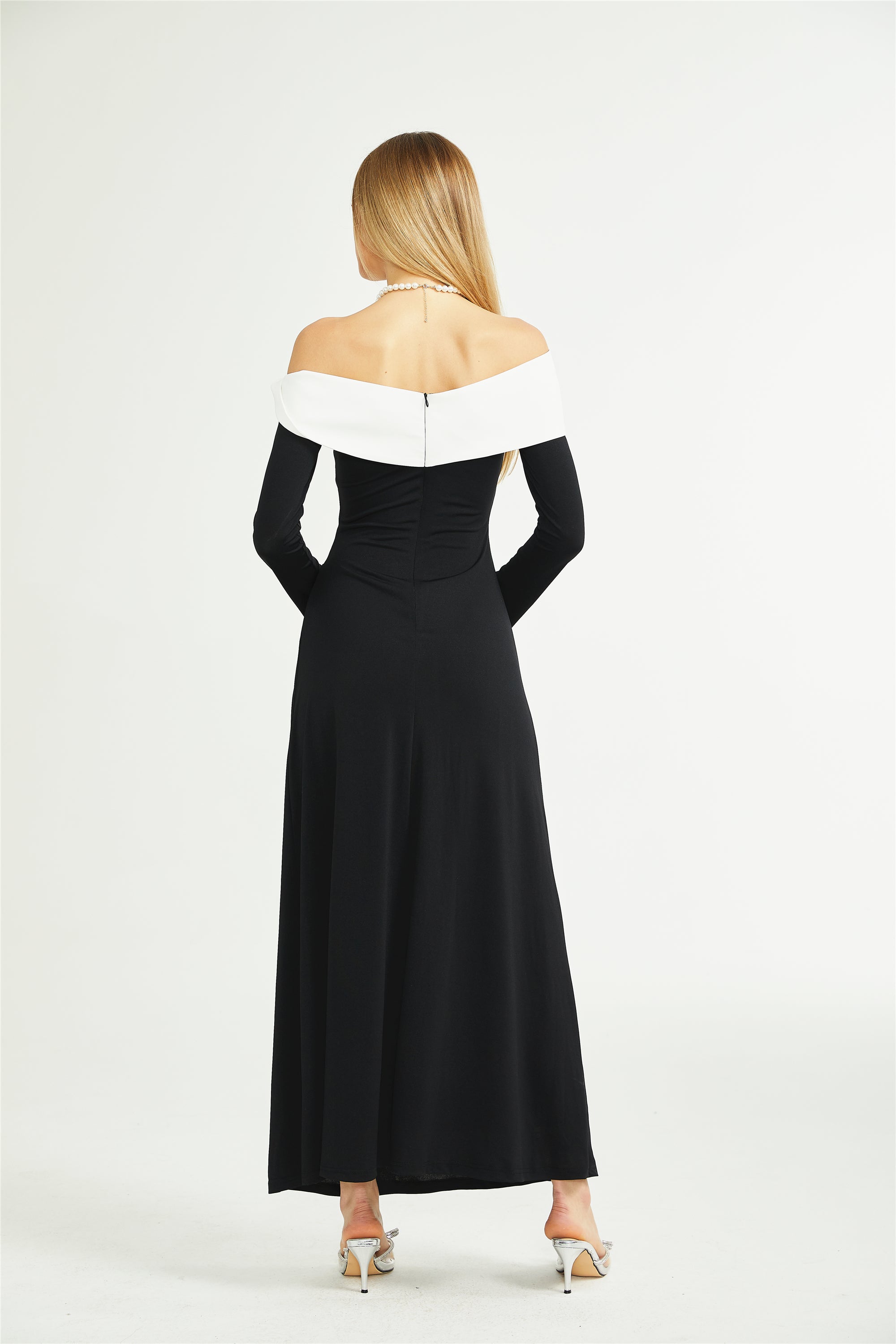 Langärmliges, asymmetrisches Maxikleid Éliane 