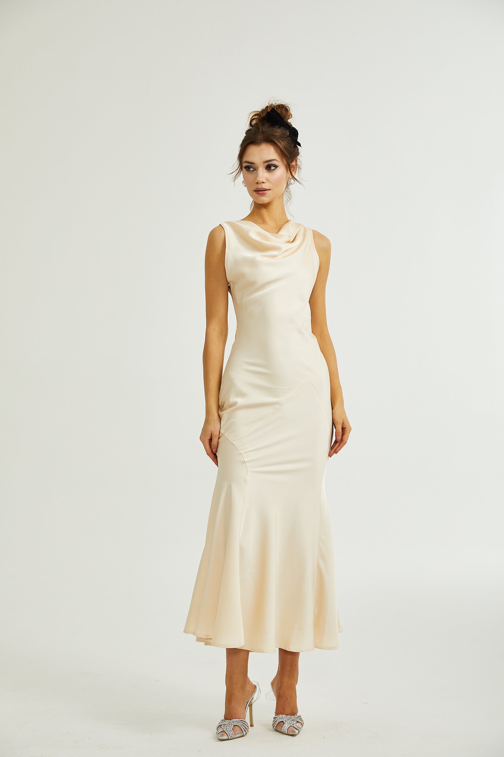 Drapiertes Abendkleid aus Seidensatin „Samaria“ 