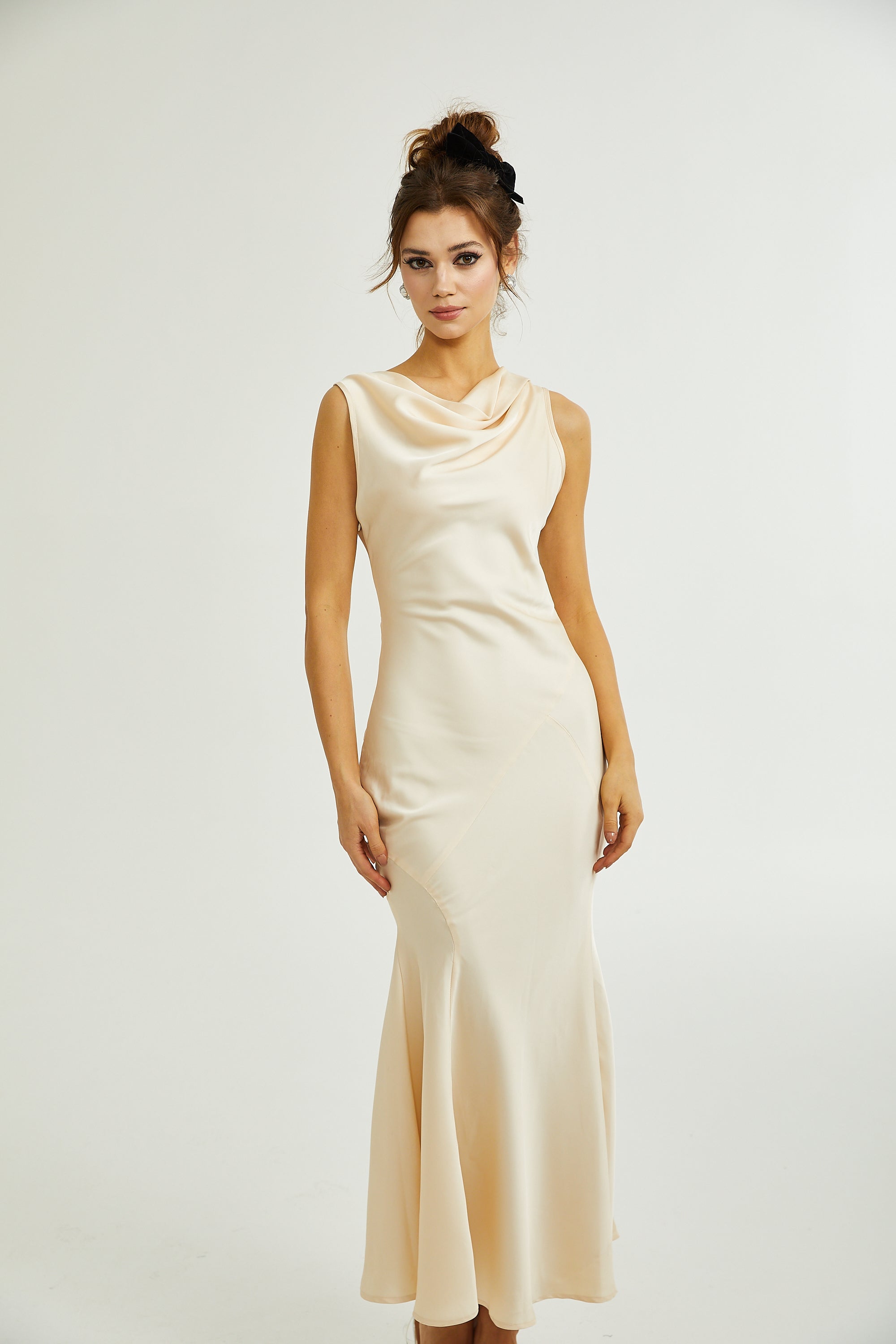 Drapiertes Abendkleid aus Seidensatin „Samaria“ 