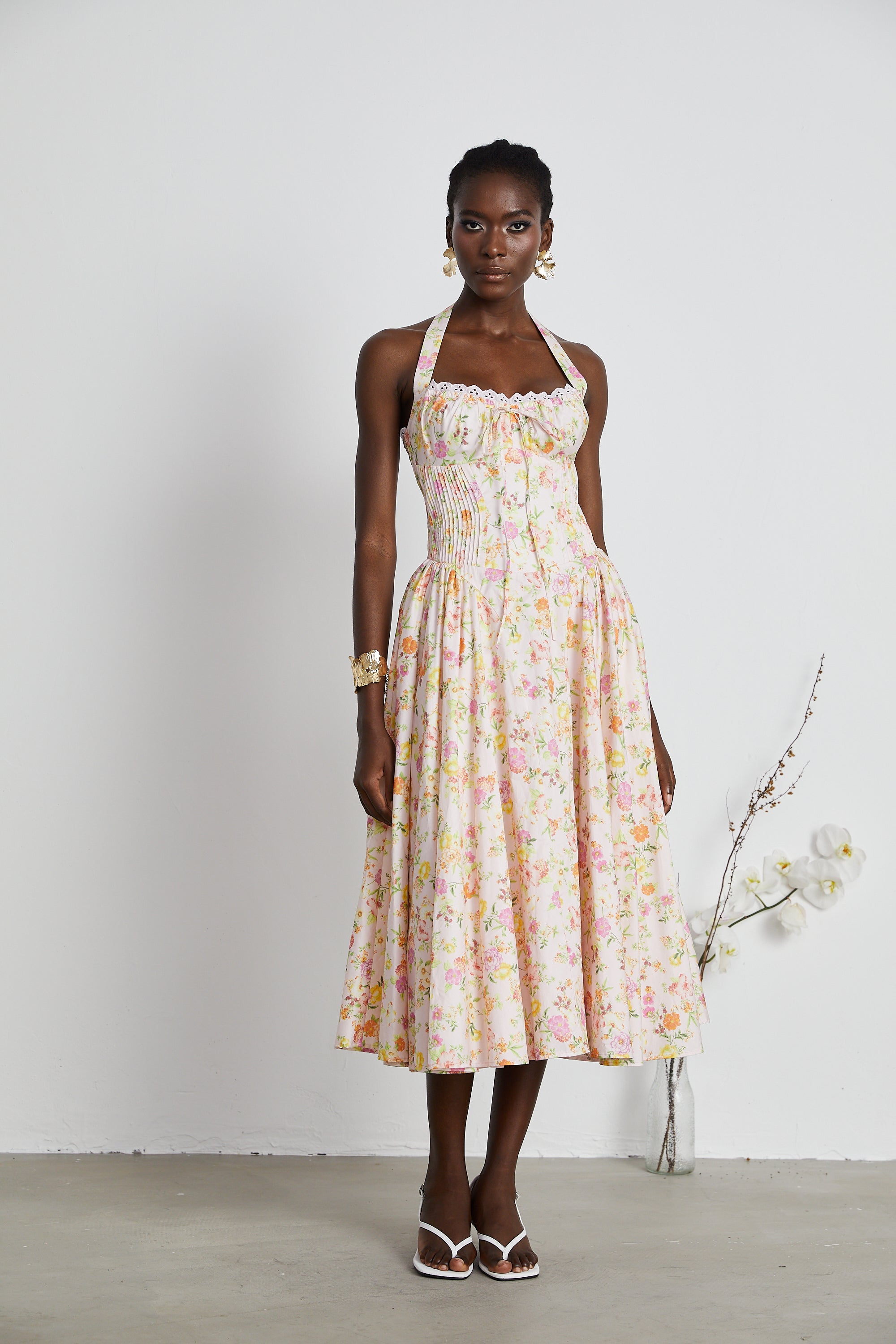 Abito midi Odette con stampa floreale e scollo all'americana 