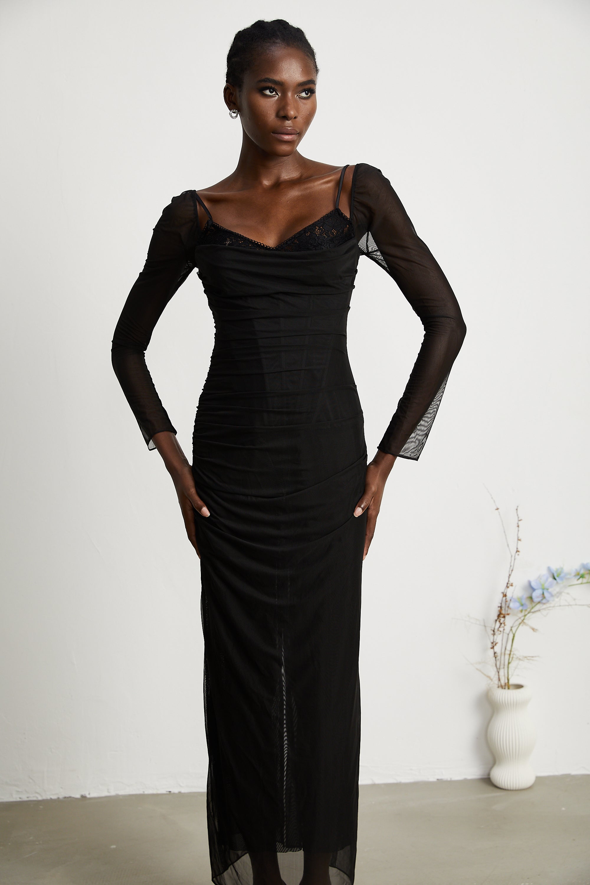 Marilyn black lace long-sleeved maxi dress